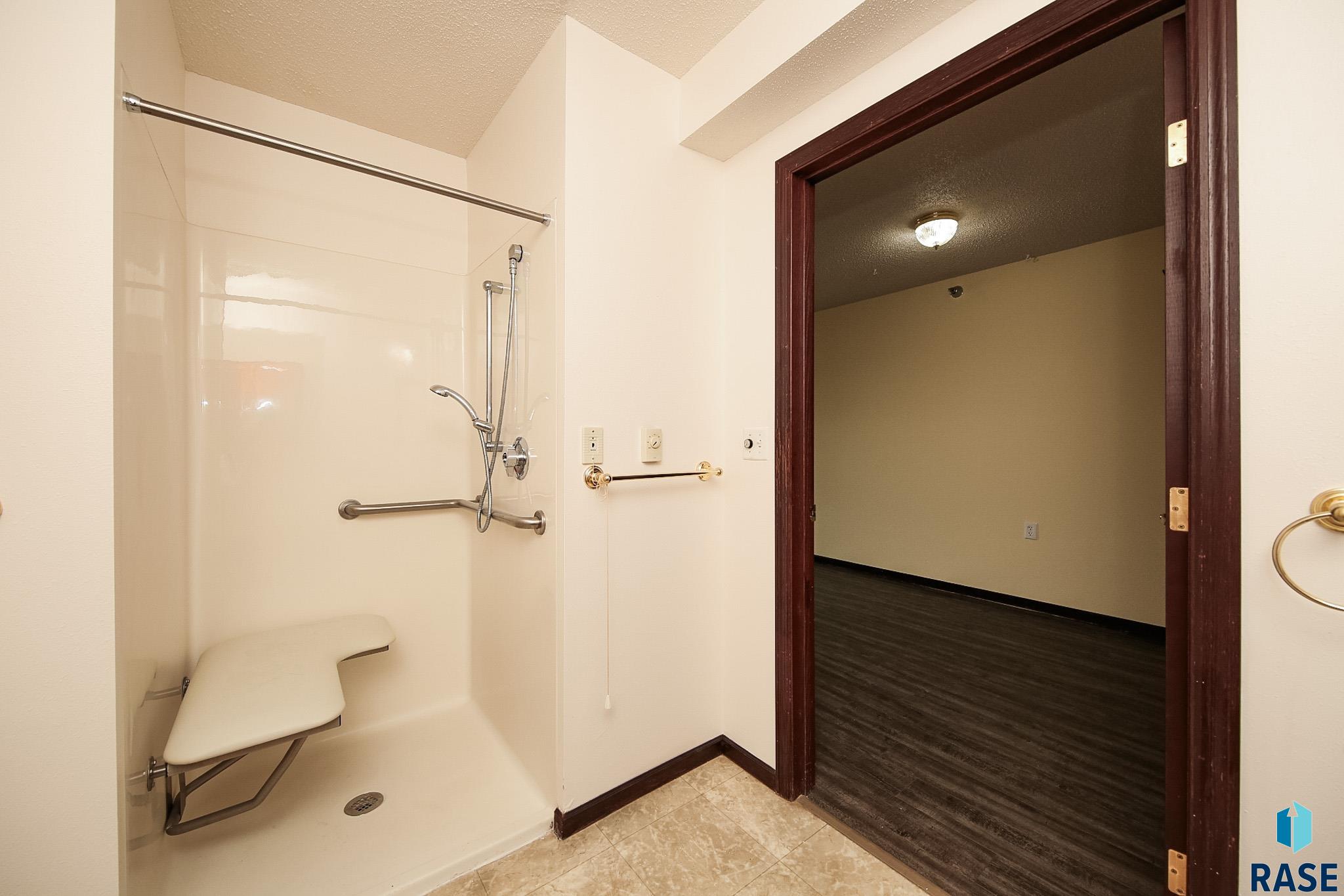 Pipestone, Minnesota 56164, United States, ,Commercial,Active,37771