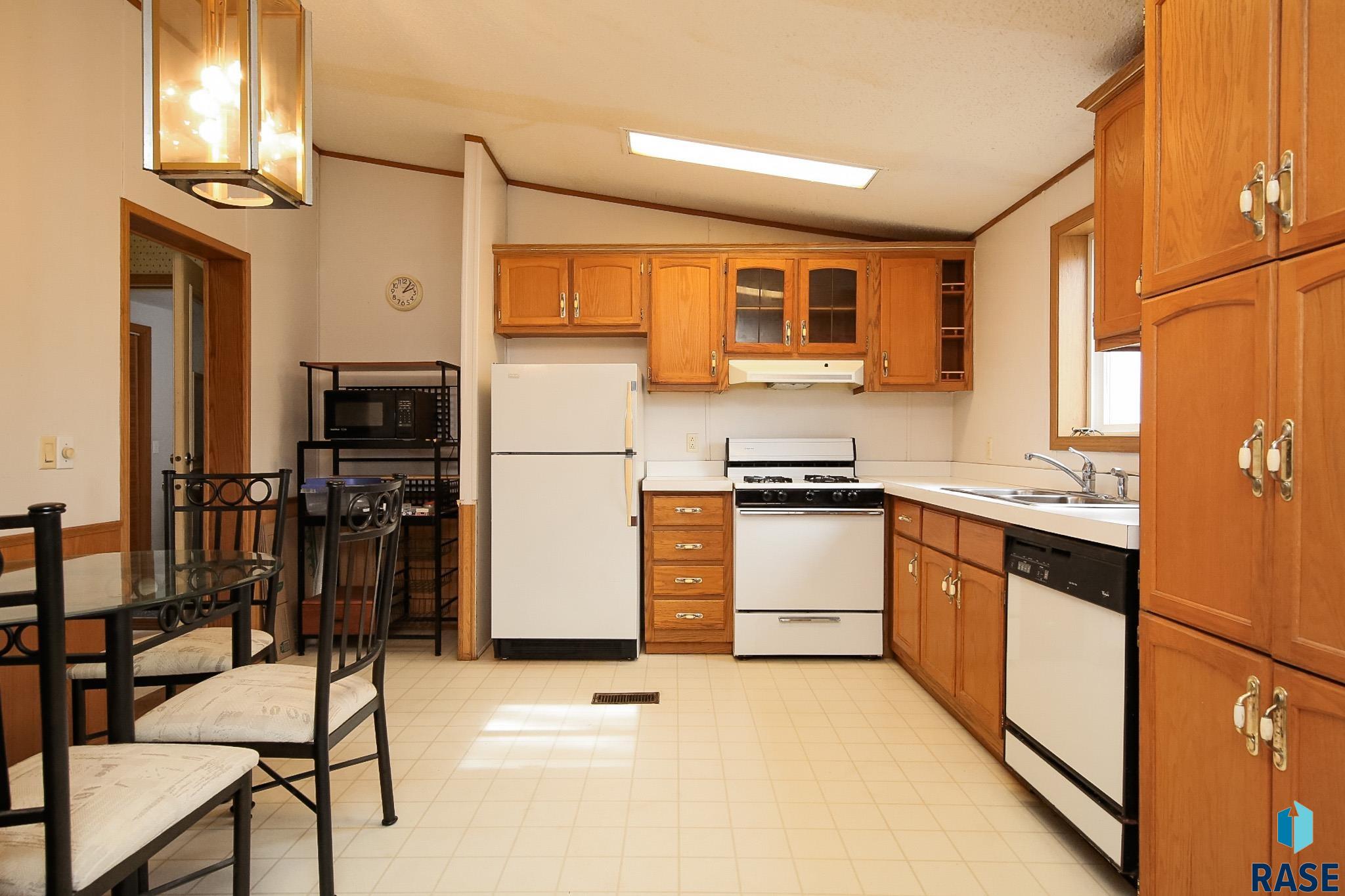 48175 Kim Cir Circle, Brandon, South Dakota image 4