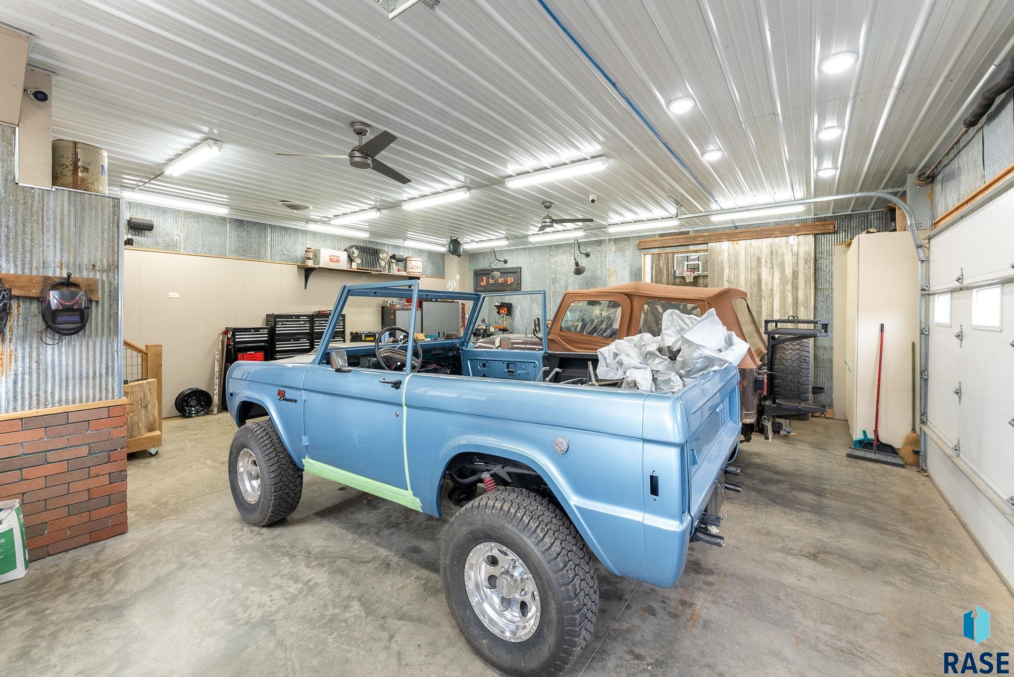 Sioux Falls, South Dakota 57110, United States, 6 Bedrooms Bedrooms, ,5 BathroomsBathrooms,Residential,Active,95199