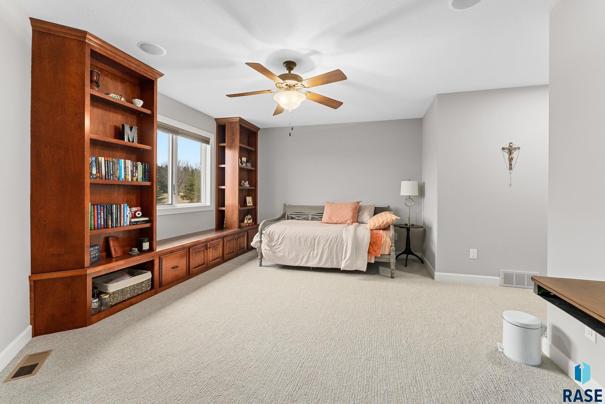 Sioux Falls, South Dakota 57110, United States, 6 Bedrooms Bedrooms, ,5 BathroomsBathrooms,Residential,Active,95199