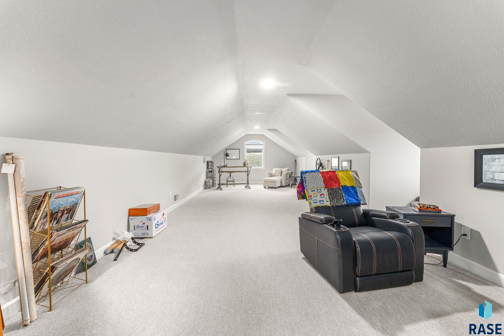 Sioux Falls, South Dakota 57110, United States, 6 Bedrooms Bedrooms, ,5 BathroomsBathrooms,Residential,Active,95199