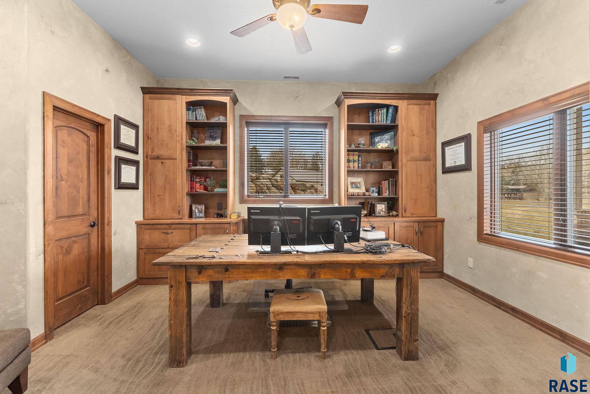 Sioux Falls, South Dakota 57110, United States, 6 Bedrooms Bedrooms, ,5 BathroomsBathrooms,Residential,Active,95199