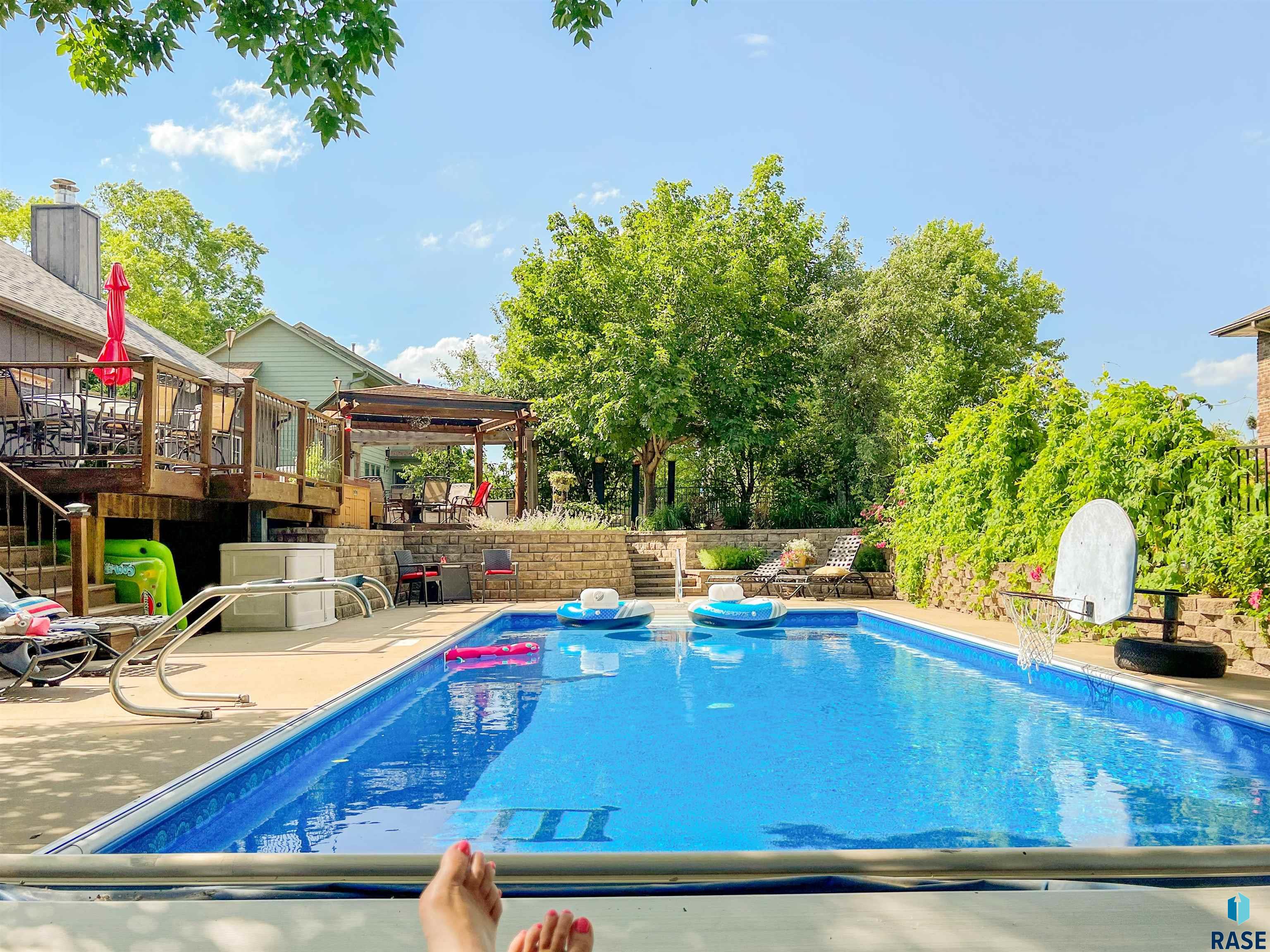408 N Oak Ridge Rd Road, Brandon, South Dakota image 2