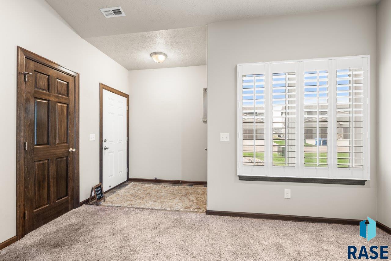 5427 S Seville Pl Place, Sioux Falls, New Jersey image 2