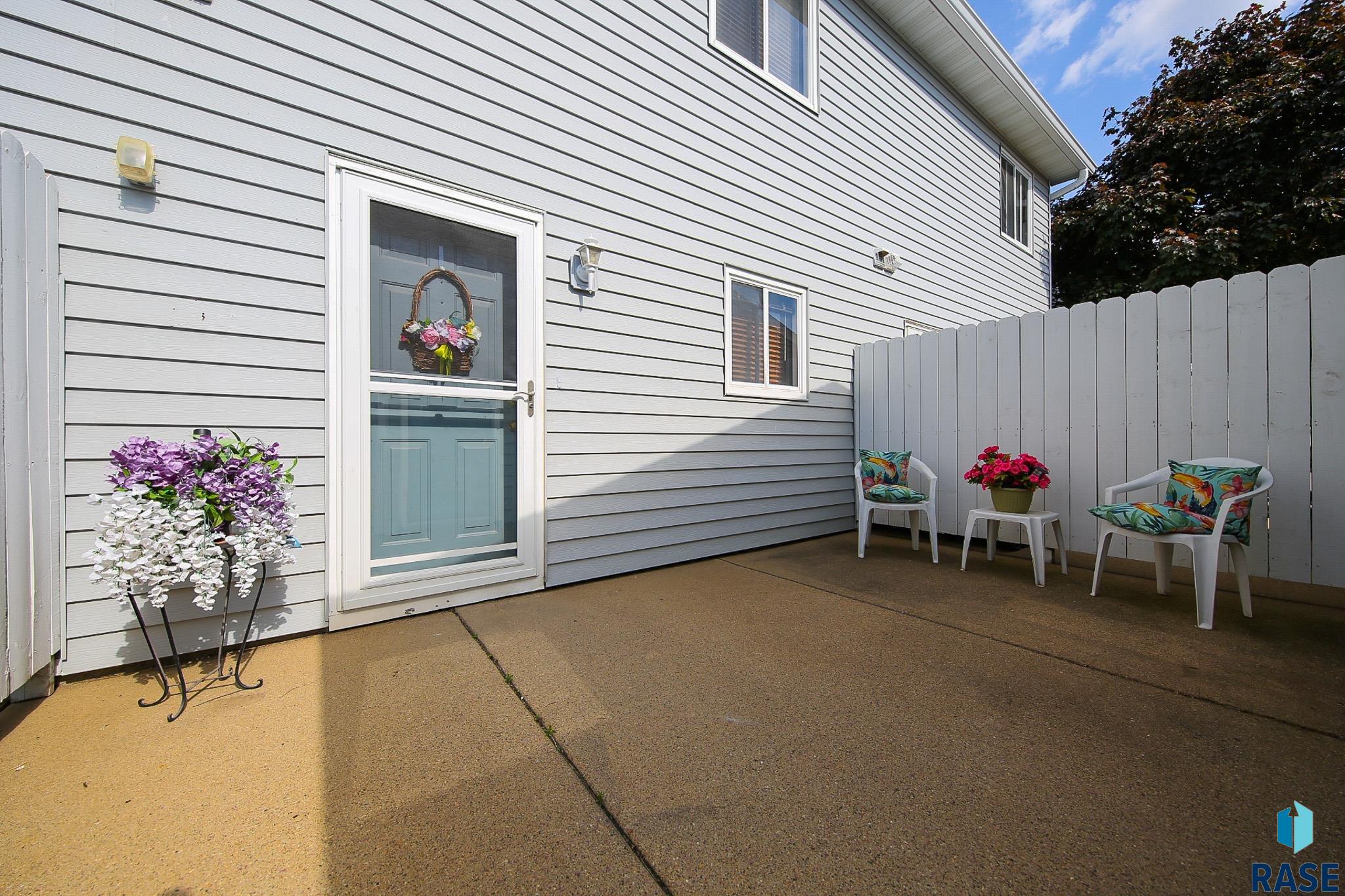 1204 S Newport Pl Place, Sioux Falls, New Jersey image 2