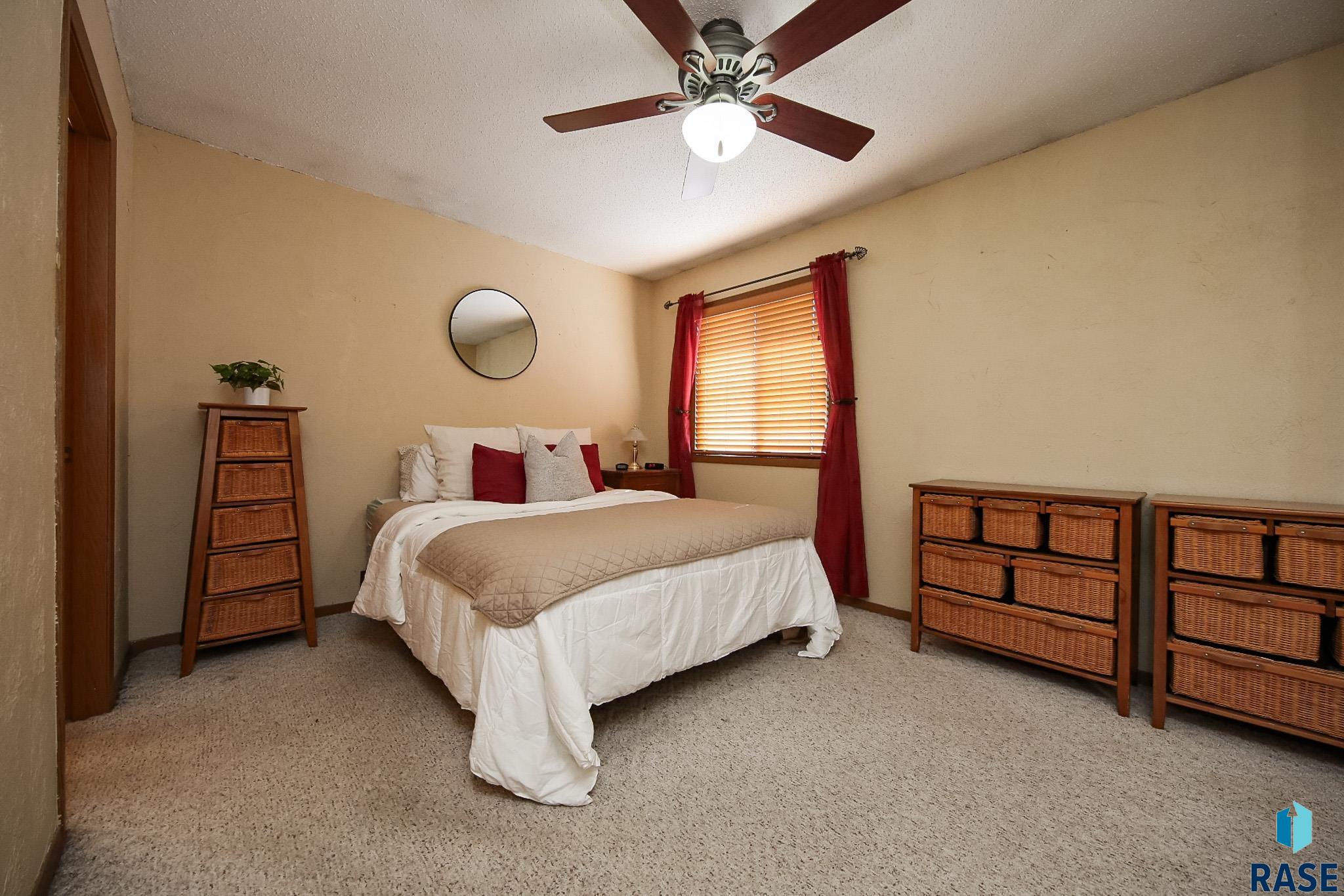 1204 S Newport Pl Place, Sioux Falls, New Jersey image 16
