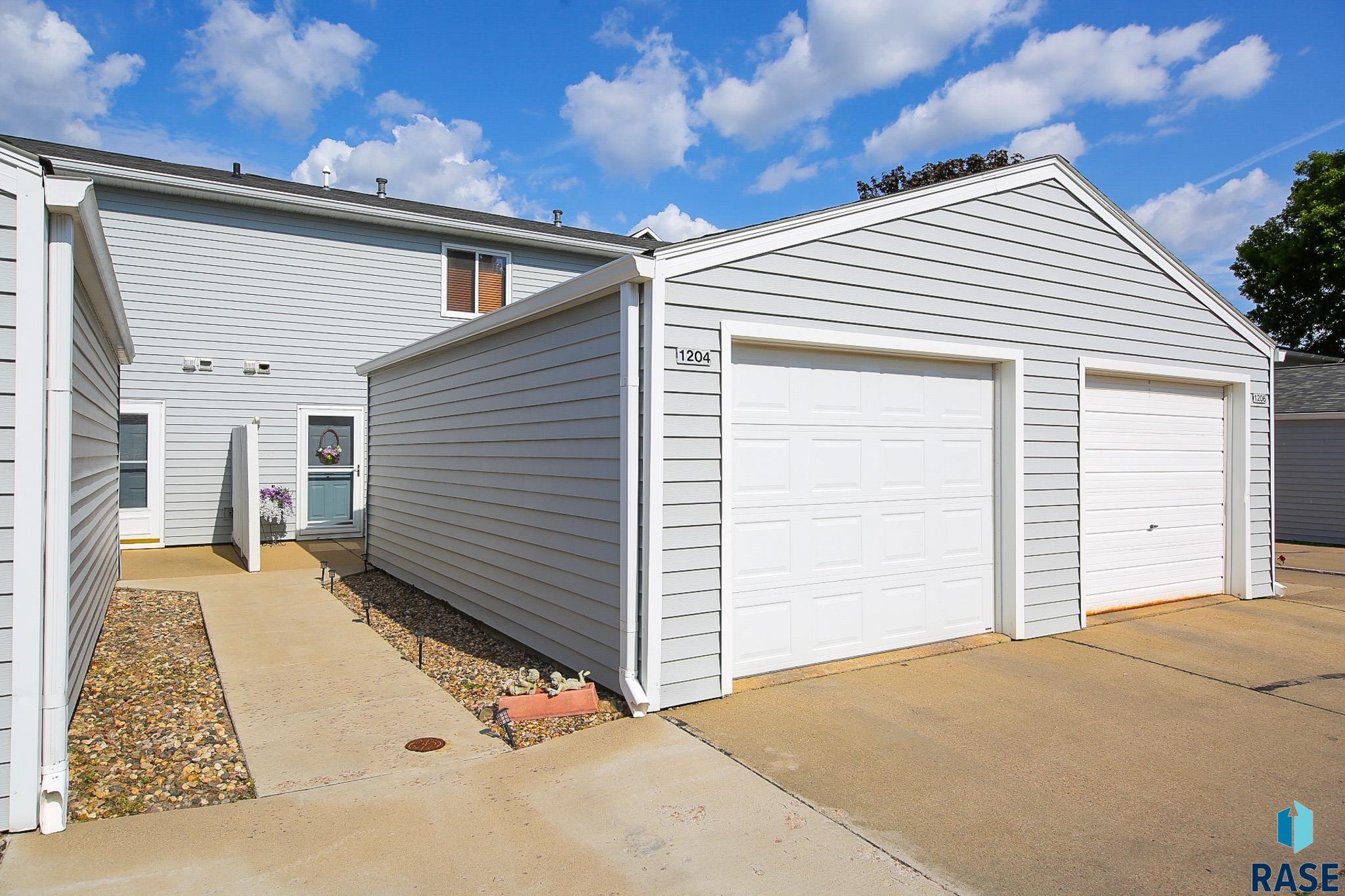 1204 S Newport Pl Place, Sioux Falls, New Jersey image 1