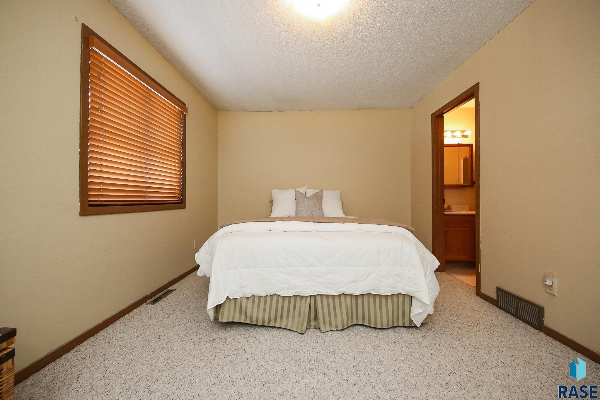 1204 S Newport Pl Place, Sioux Falls, New Jersey image 20
