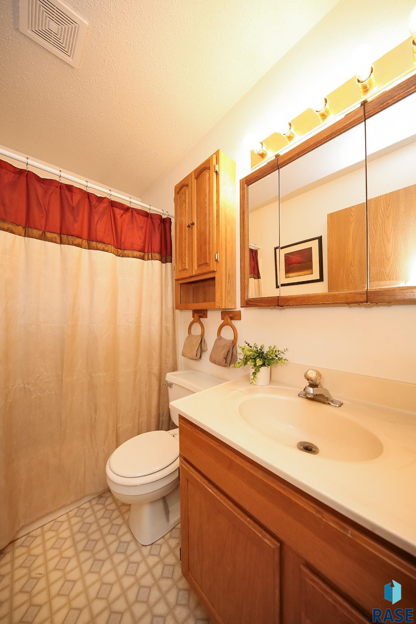 1204 S Newport Pl Place, Sioux Falls, New Jersey image 18