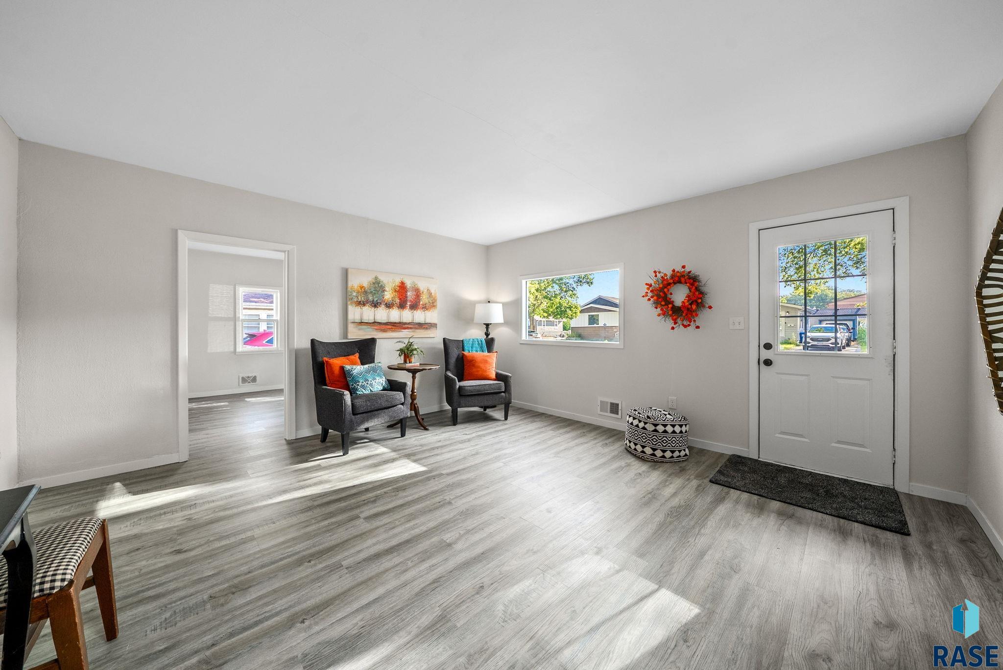 Sioux Falls, South Dakota 57104, United States, 2 Bedrooms Bedrooms, ,2 BathroomsBathrooms,Residential,Pending,203049