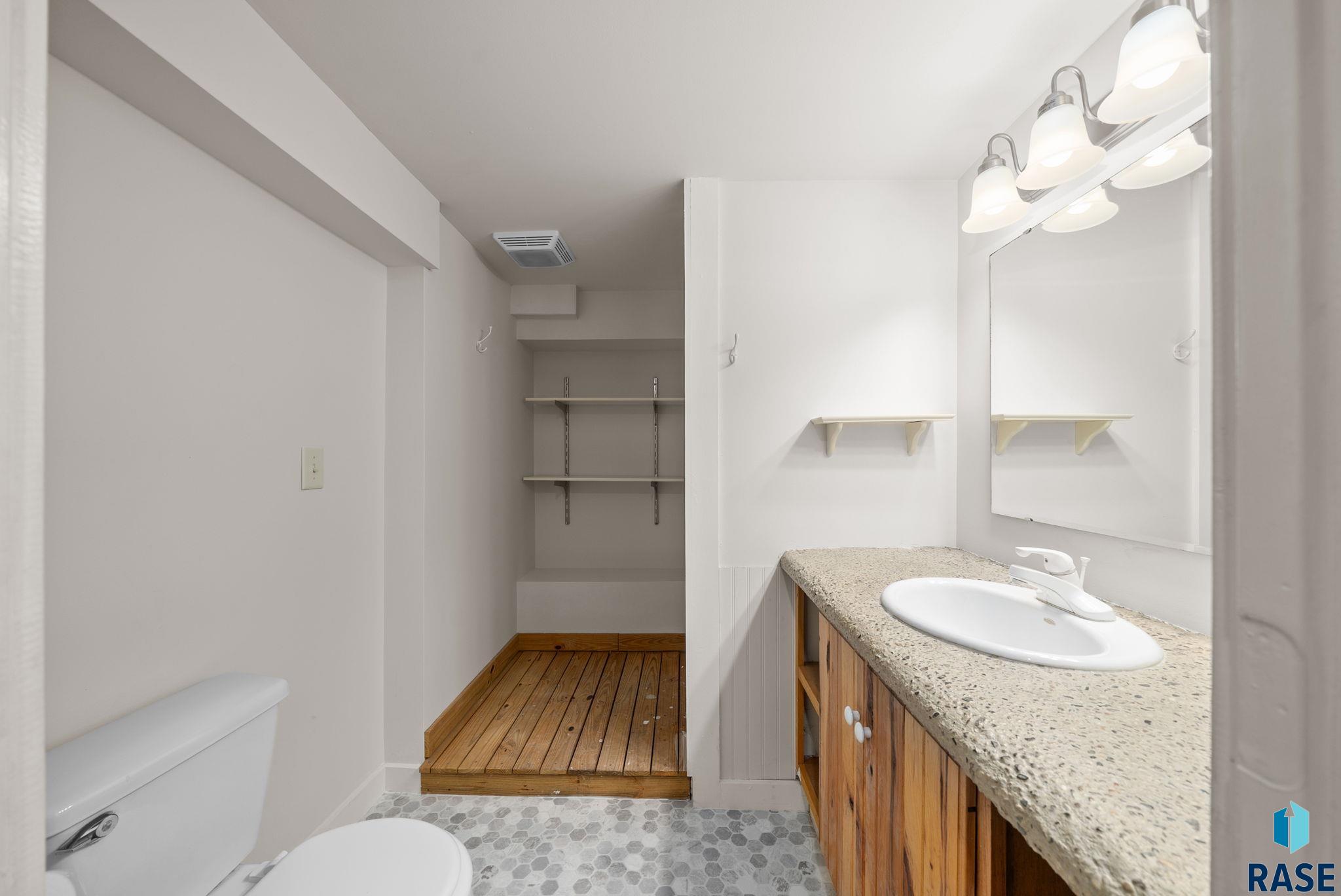 Sioux Falls, South Dakota 57104, United States, 2 Bedrooms Bedrooms, ,2 BathroomsBathrooms,Residential,Pending,203049