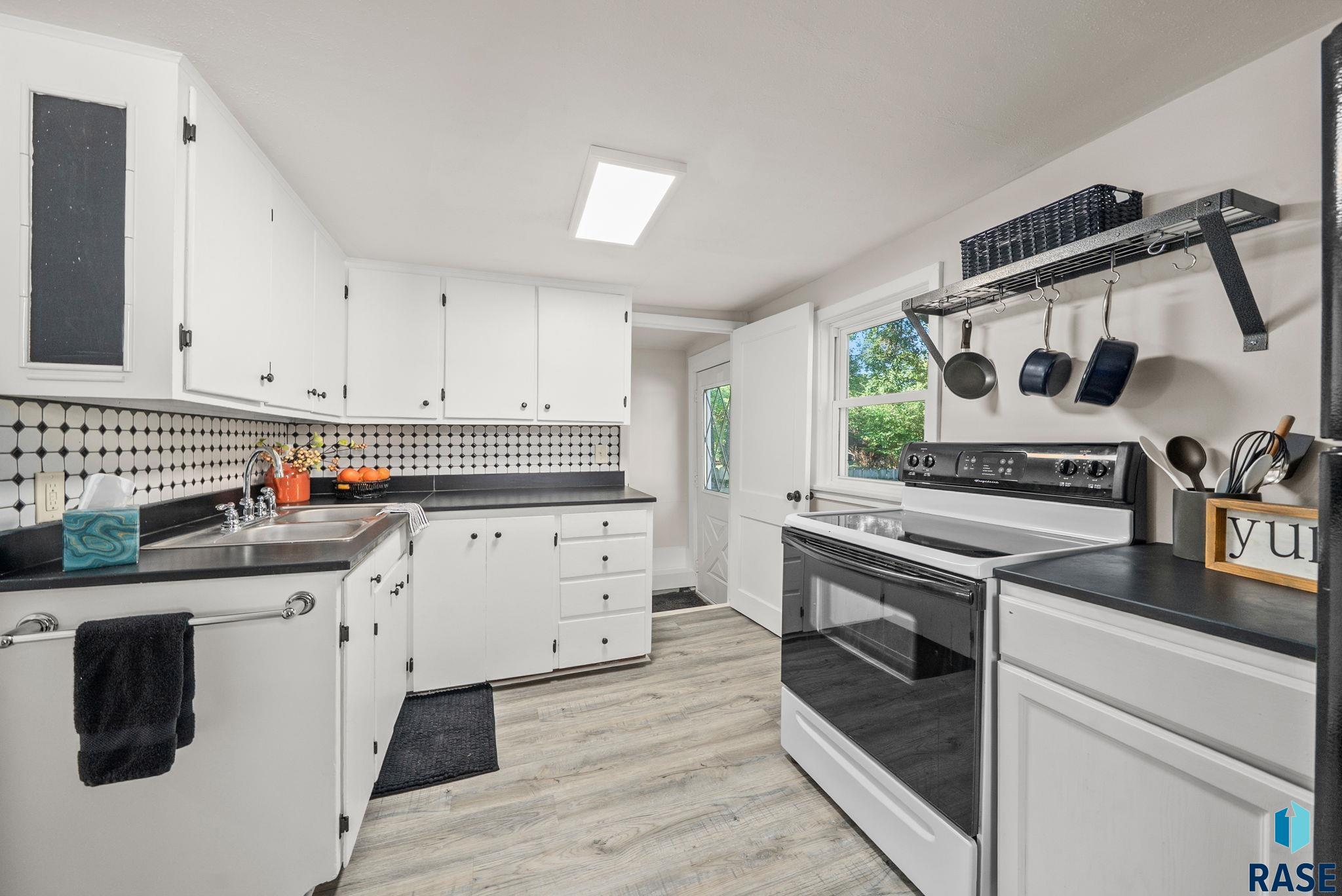 Sioux Falls, South Dakota 57104, United States, 2 Bedrooms Bedrooms, ,2 BathroomsBathrooms,Residential,Pending,203049