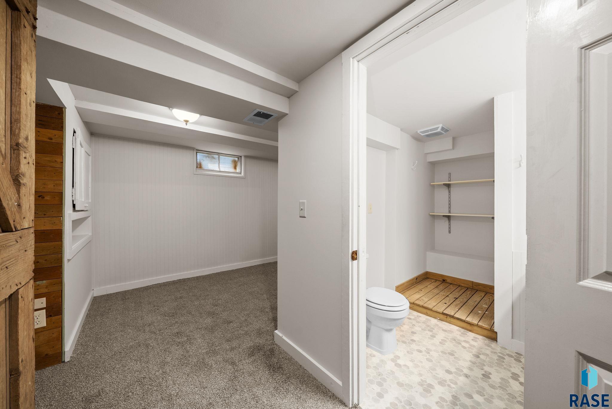 Sioux Falls, South Dakota 57104, United States, 2 Bedrooms Bedrooms, ,2 BathroomsBathrooms,Residential,Pending,203049