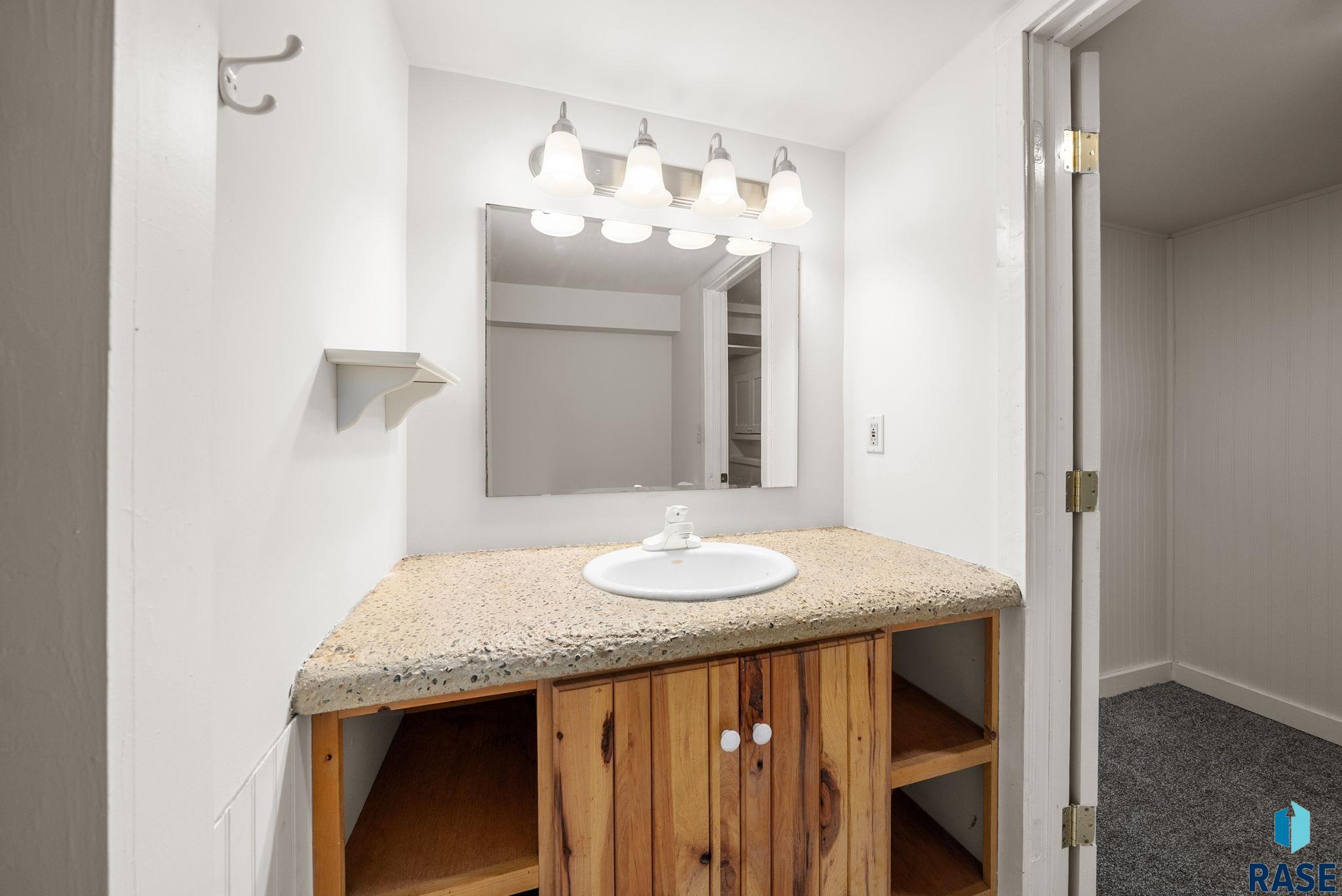 Sioux Falls, South Dakota 57104, United States, 2 Bedrooms Bedrooms, ,2 BathroomsBathrooms,Residential,Pending,203049