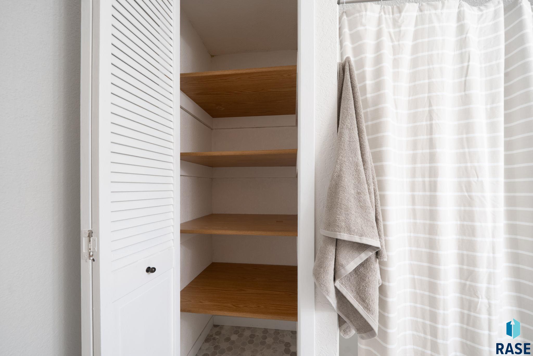 Sioux Falls, South Dakota 57104, United States, 2 Bedrooms Bedrooms, ,2 BathroomsBathrooms,Residential,Pending,203049