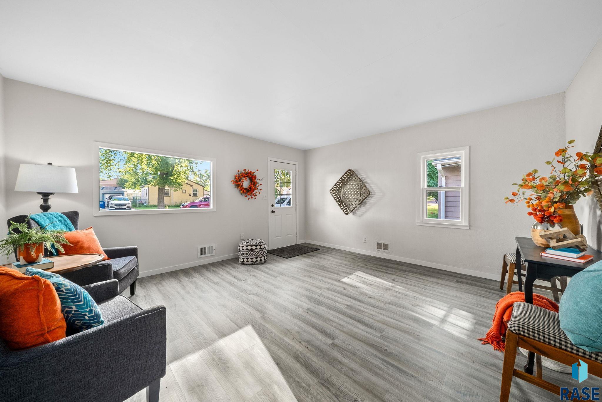 Sioux Falls, South Dakota 57104, United States, 2 Bedrooms Bedrooms, ,2 BathroomsBathrooms,Residential,Pending,203049