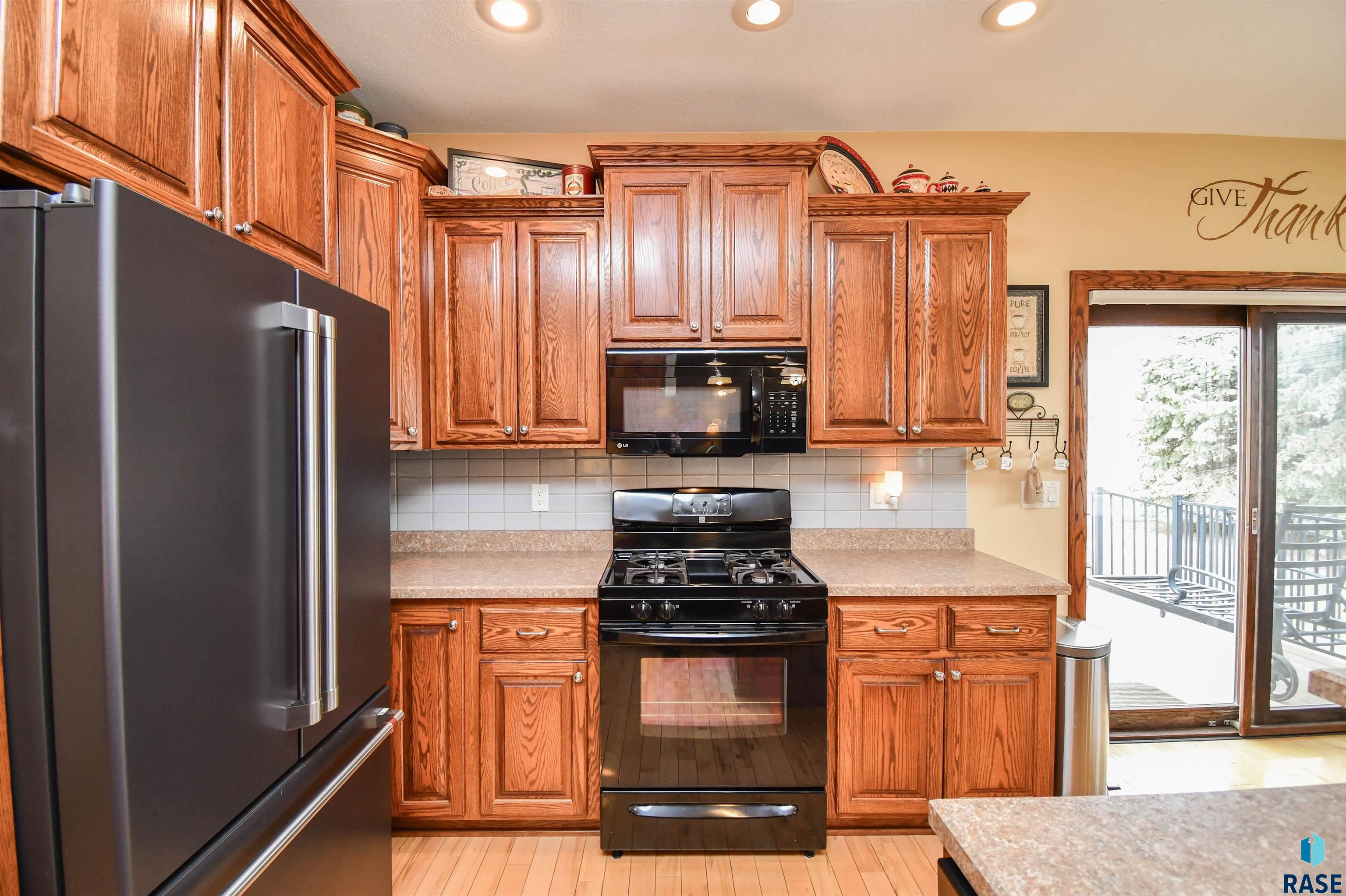 216 E Poplar Dr Drive, Lennox, South Dakota image 7