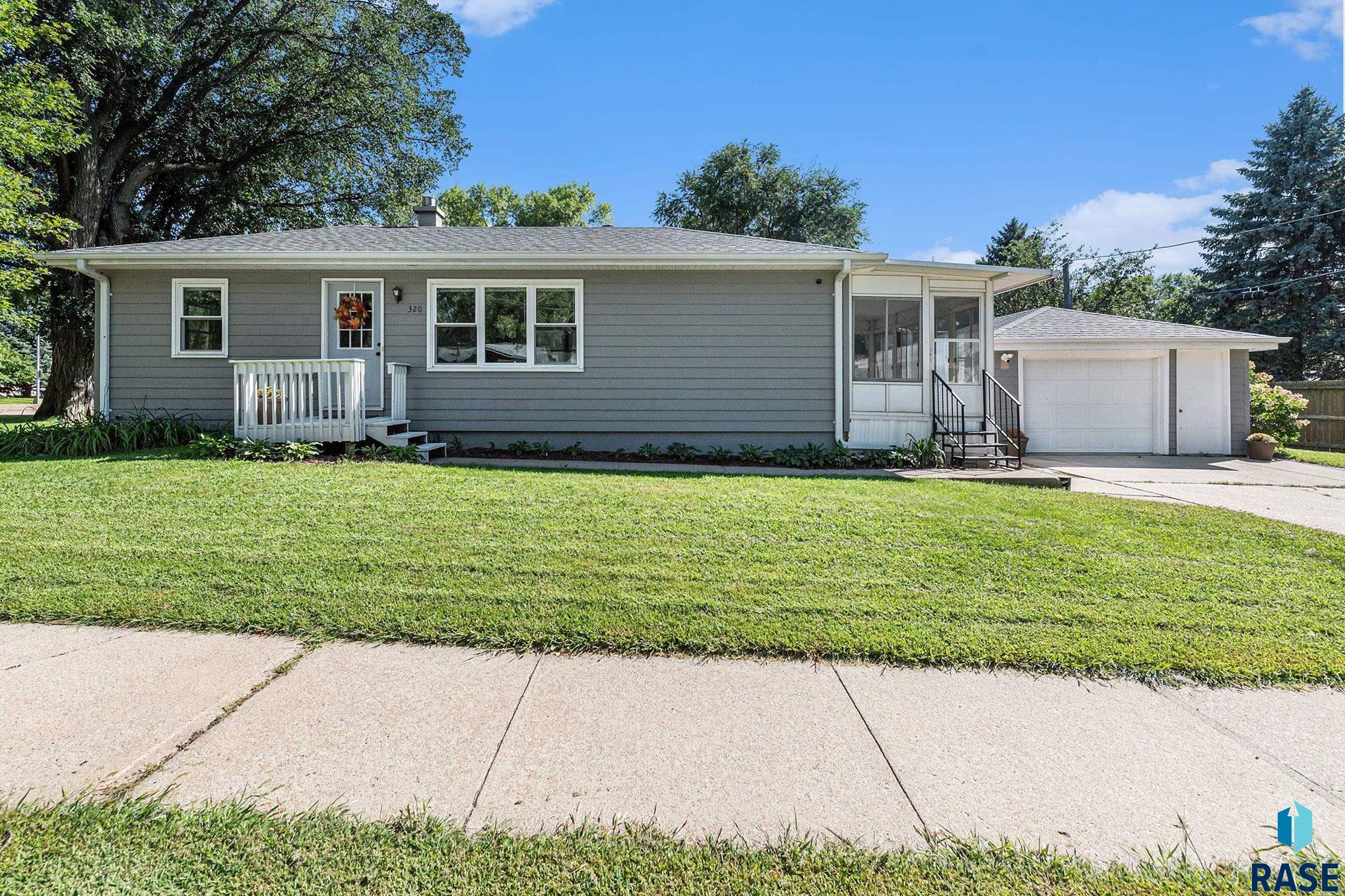 Sioux Falls, South Dakota 57103, United States, 3 Bedrooms Bedrooms, ,2 BathroomsBathrooms,Residential,Pending,198735