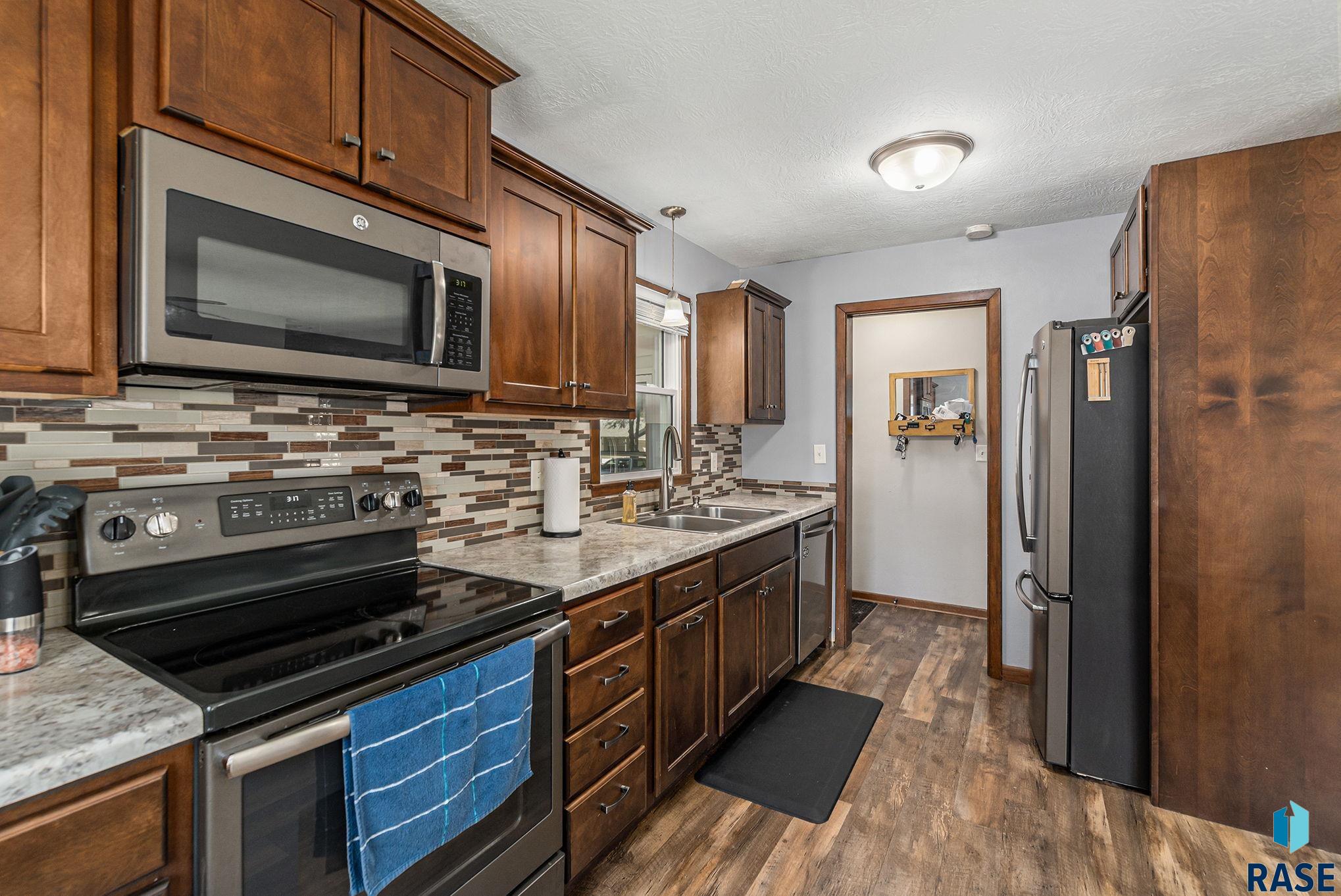 Sioux Falls, South Dakota 57103, United States, 3 Bedrooms Bedrooms, ,2 BathroomsBathrooms,Residential,Pending,198735