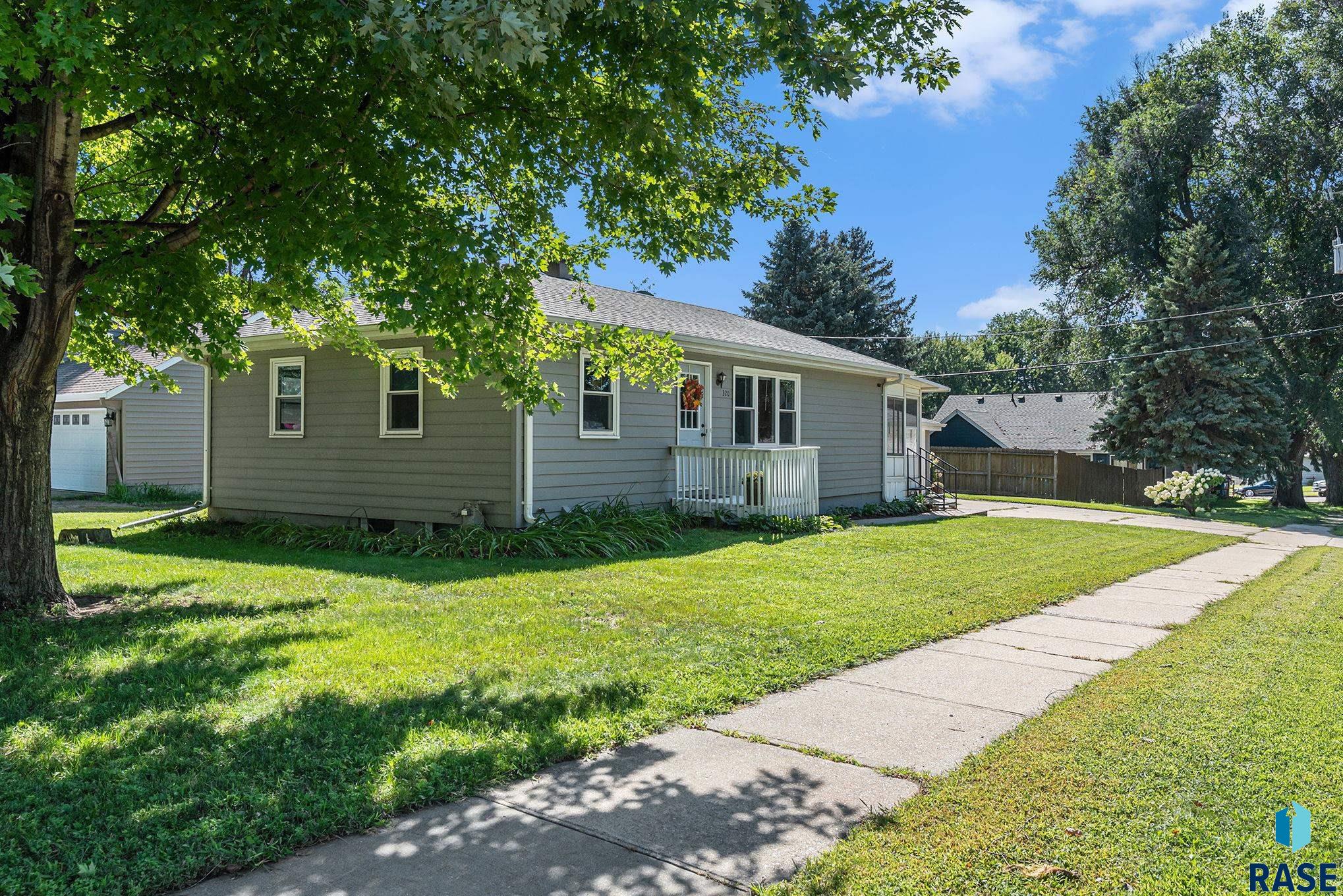 Sioux Falls, South Dakota 57103, United States, 3 Bedrooms Bedrooms, ,2 BathroomsBathrooms,Residential,Pending,198735