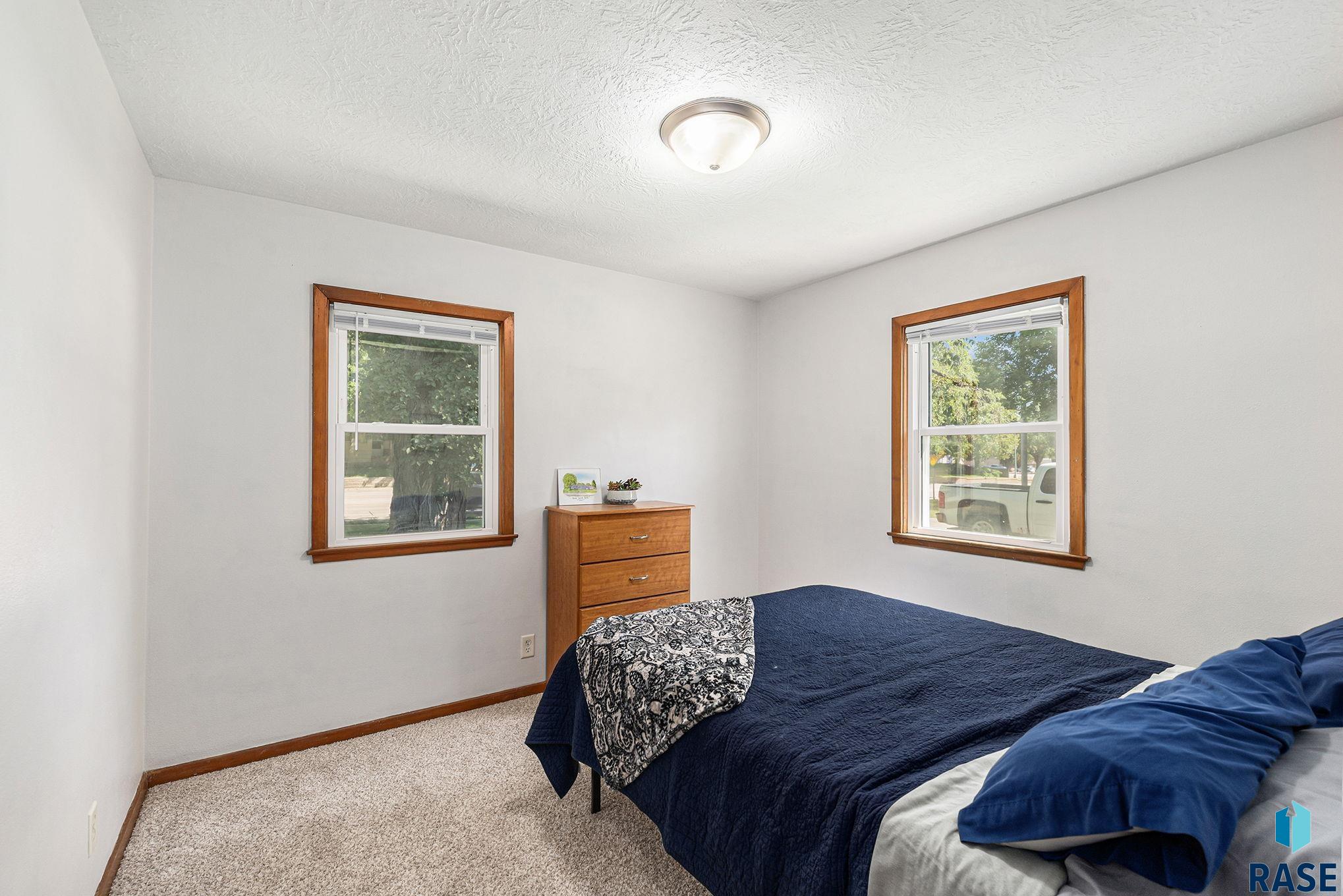 Sioux Falls, South Dakota 57103, United States, 3 Bedrooms Bedrooms, ,2 BathroomsBathrooms,Residential,Pending,198735