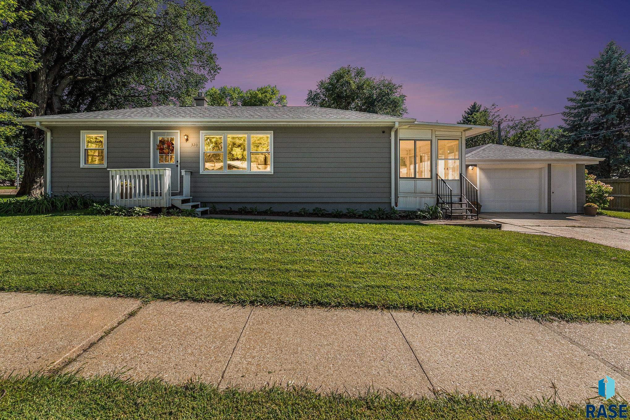 Sioux Falls, South Dakota 57103, United States, 3 Bedrooms Bedrooms, ,2 BathroomsBathrooms,Residential,Pending,198735