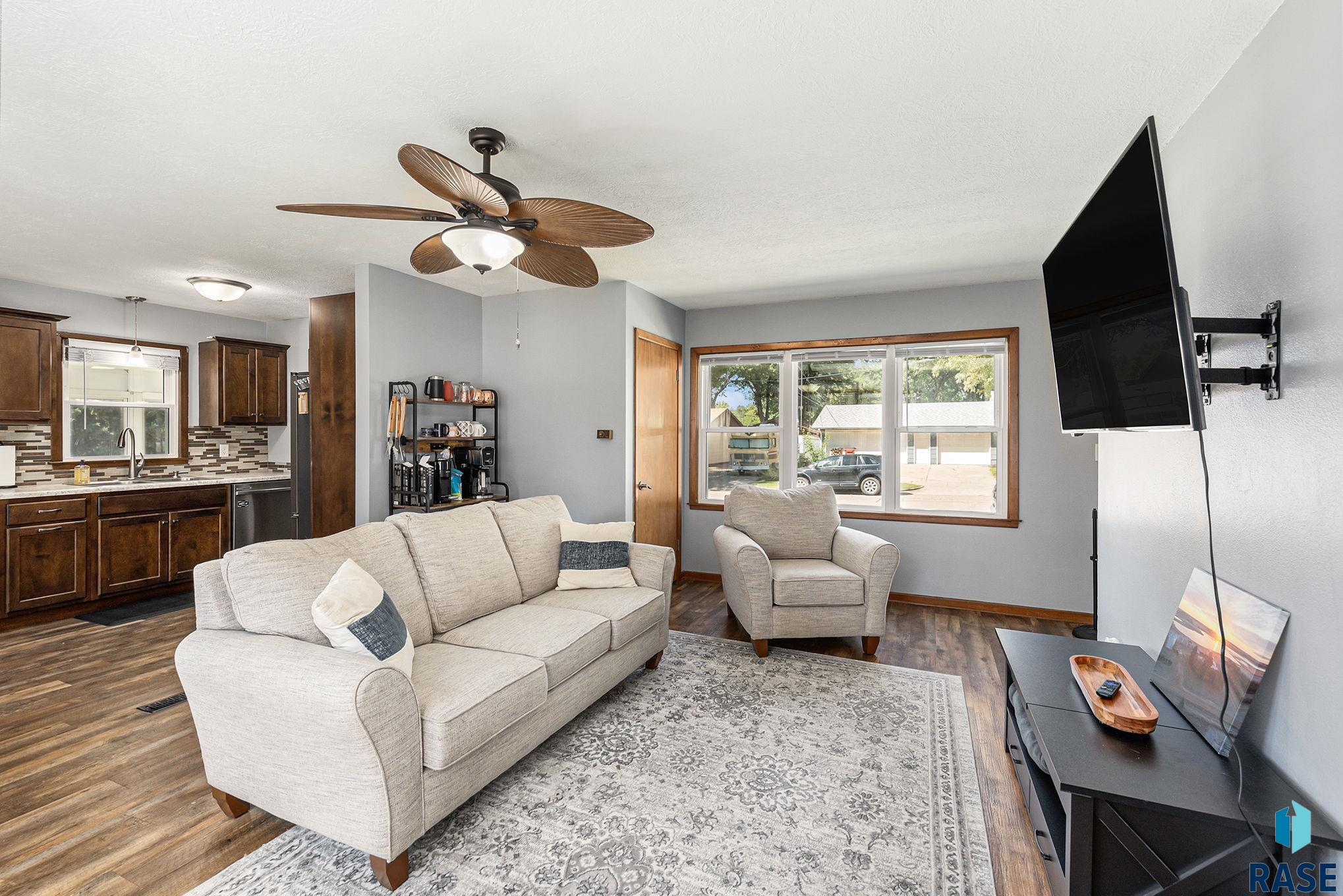 Sioux Falls, South Dakota 57103, United States, 3 Bedrooms Bedrooms, ,2 BathroomsBathrooms,Residential,Pending,198735