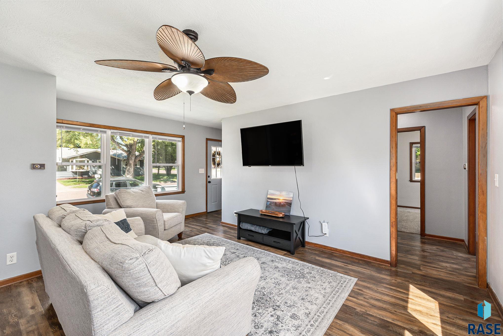 Sioux Falls, South Dakota 57103, United States, 3 Bedrooms Bedrooms, ,2 BathroomsBathrooms,Residential,Pending,198735