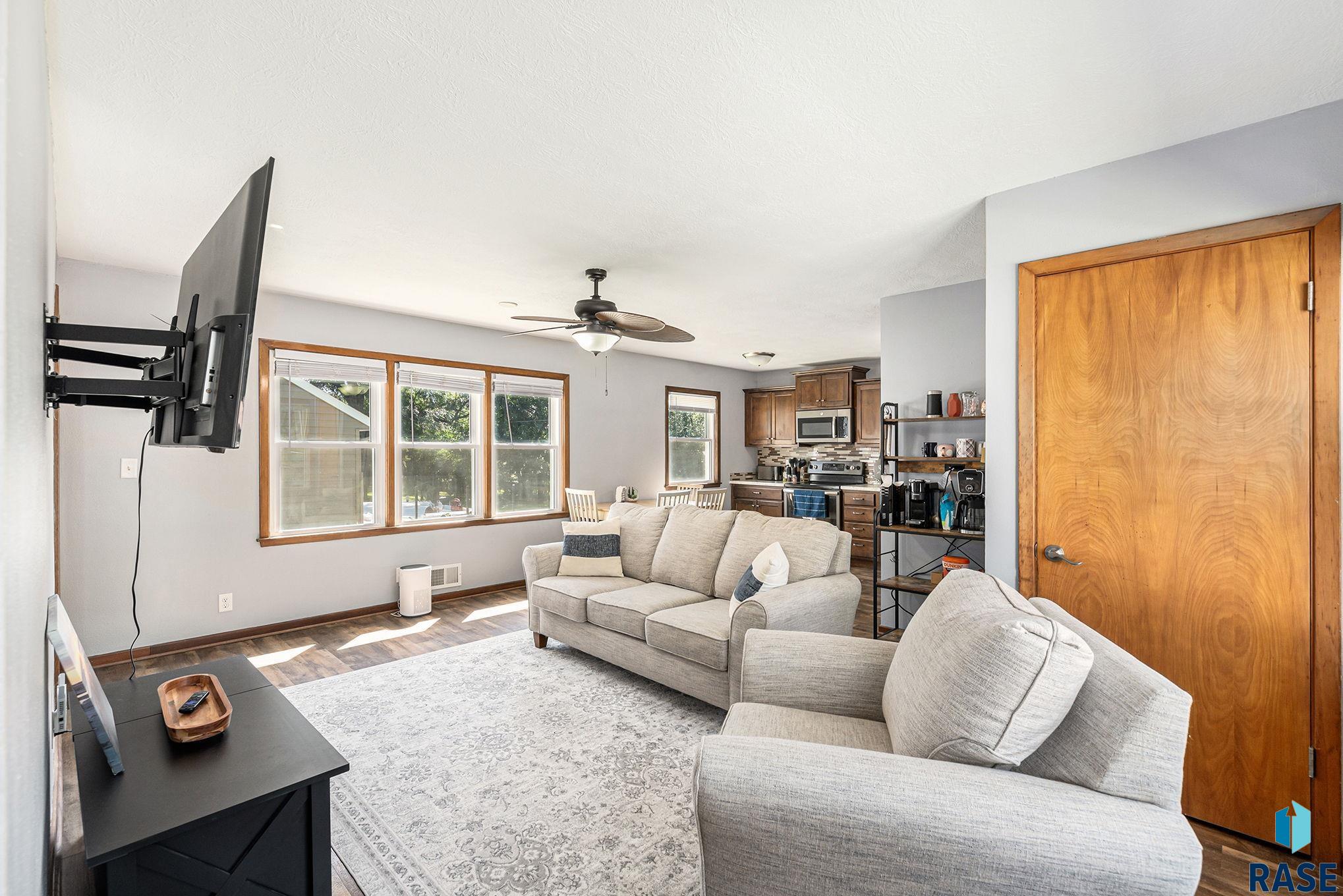 Sioux Falls, South Dakota 57103, United States, 3 Bedrooms Bedrooms, ,2 BathroomsBathrooms,Residential,Pending,198735