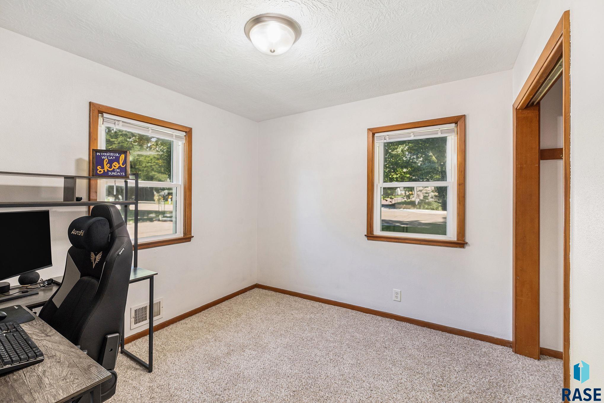 Sioux Falls, South Dakota 57103, United States, 3 Bedrooms Bedrooms, ,2 BathroomsBathrooms,Residential,Pending,198735