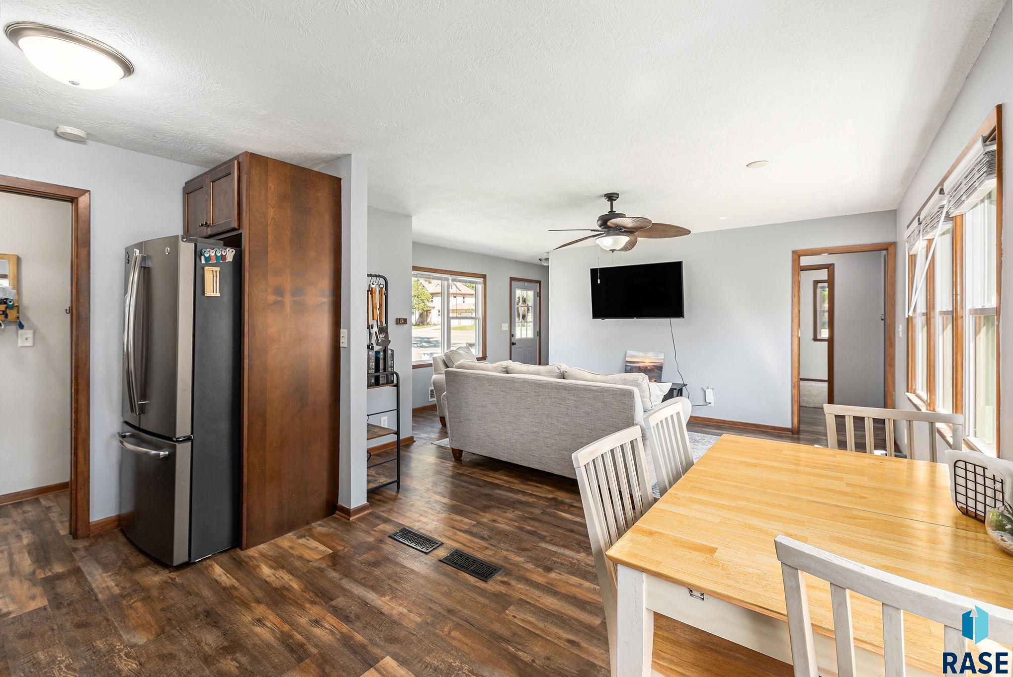 Sioux Falls, South Dakota 57103, United States, 3 Bedrooms Bedrooms, ,2 BathroomsBathrooms,Residential,Pending,198735