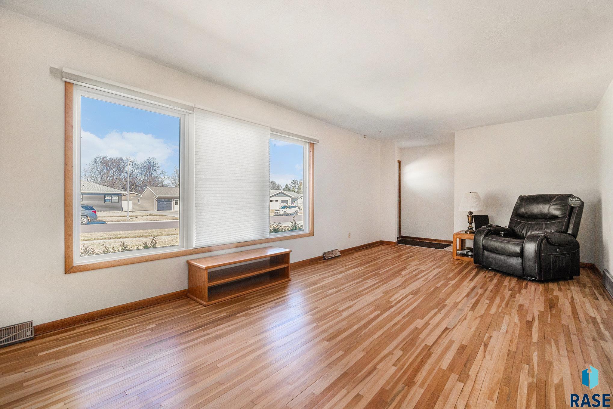 928 N Summit Ave Avenue, Madison, South Dakota image 6