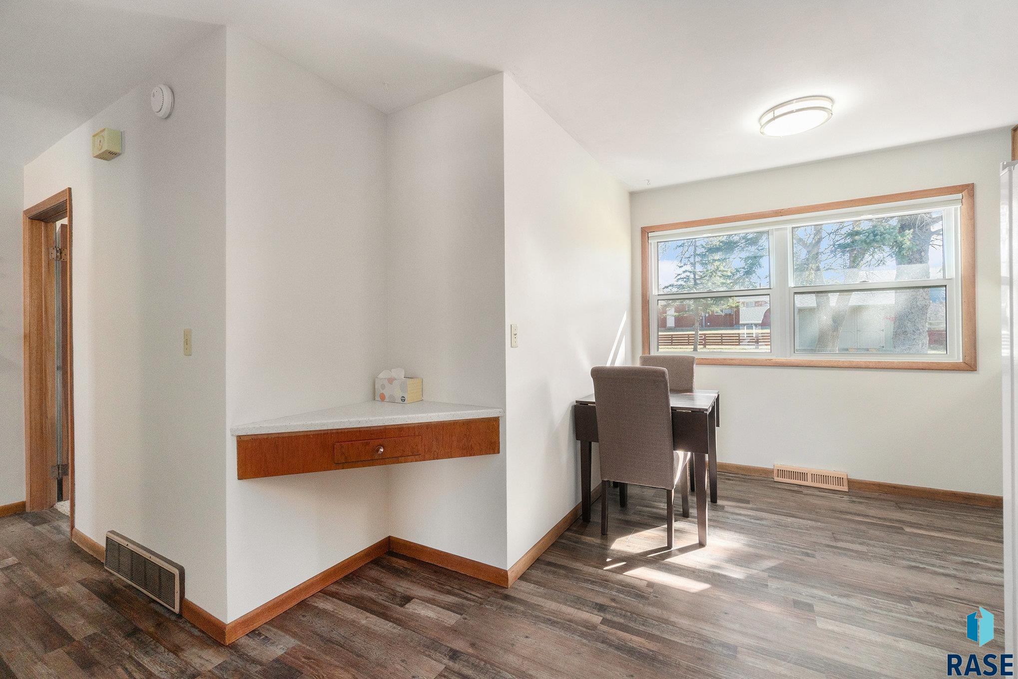 928 N Summit Ave Avenue, Madison, South Dakota image 8