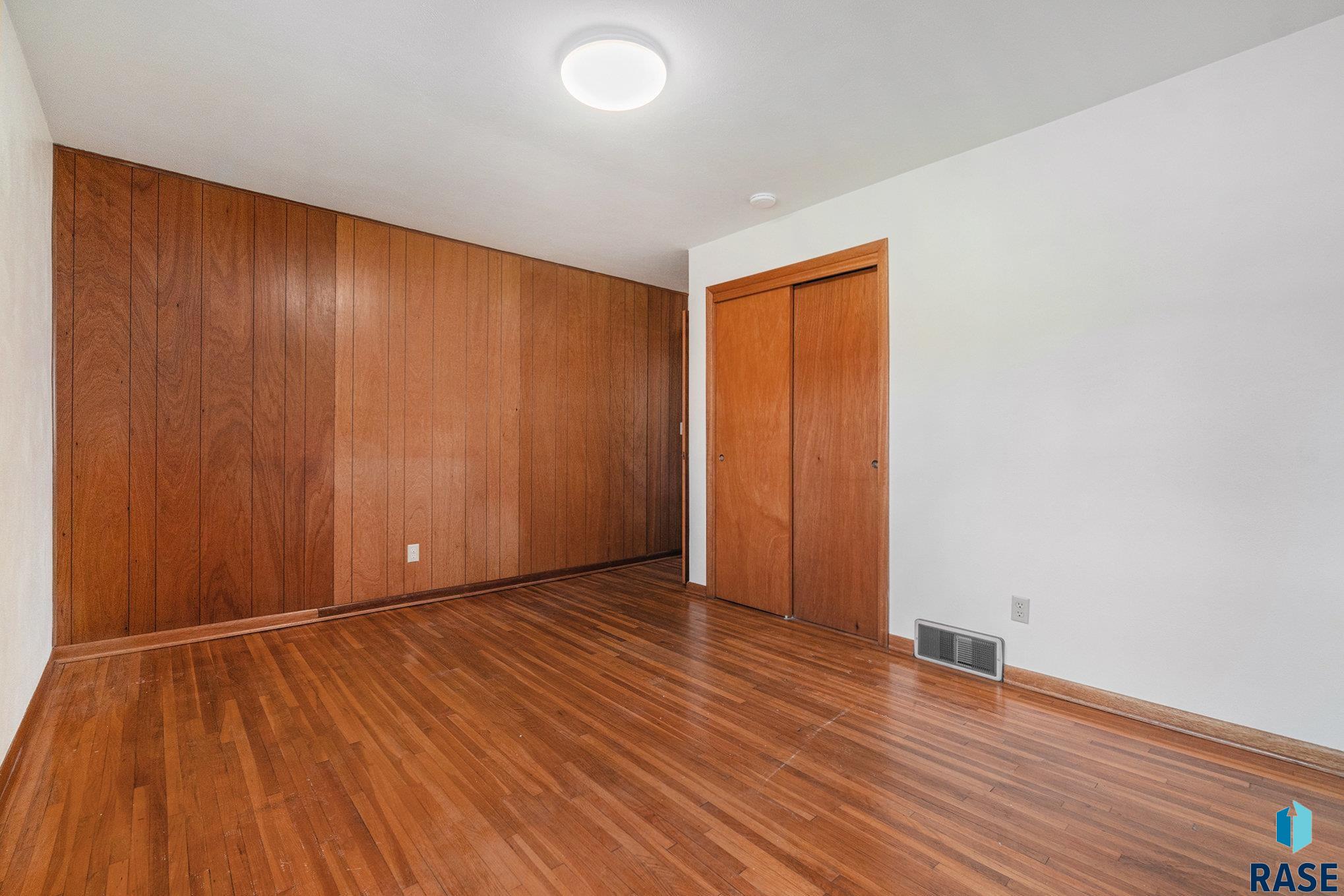 928 N Summit Ave Avenue, Madison, South Dakota image 13