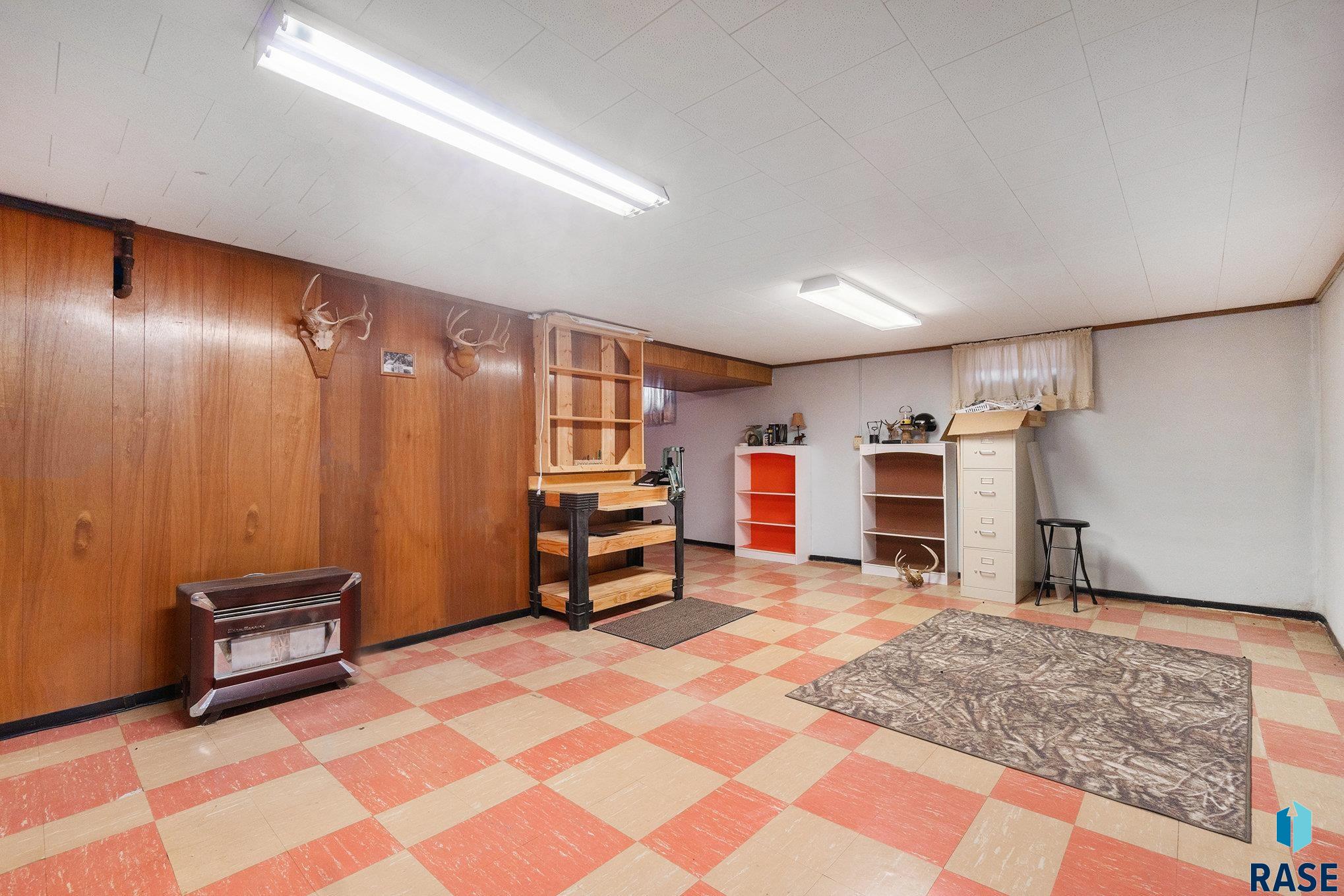 928 N Summit Ave Avenue, Madison, South Dakota image 21