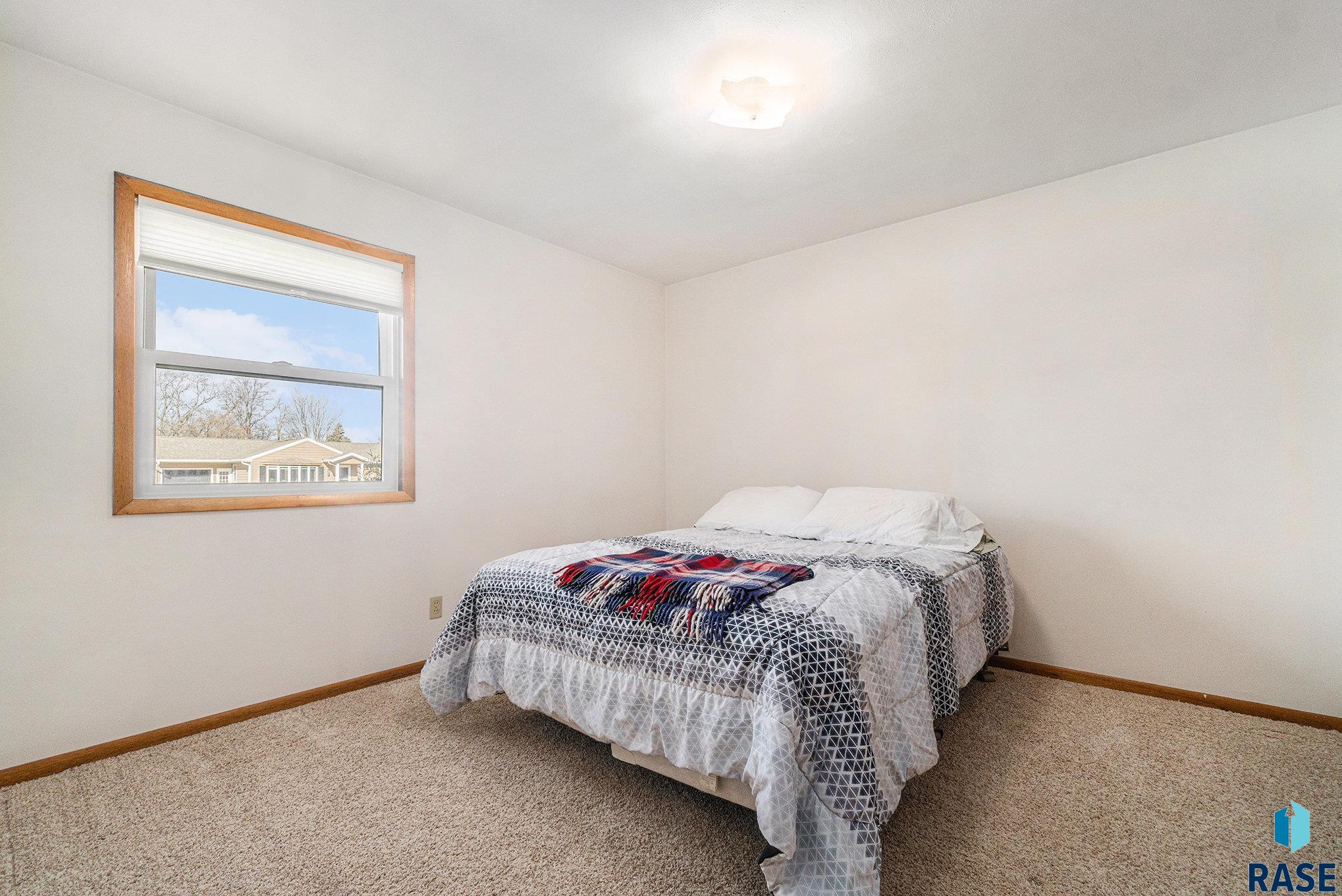 928 N Summit Ave Avenue, Madison, South Dakota image 17