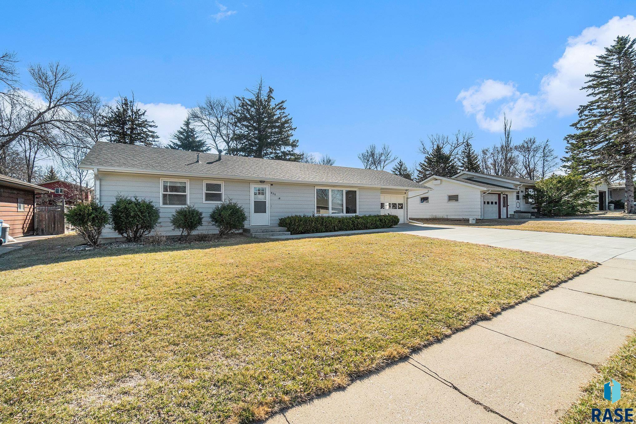 928 N Summit Ave Avenue, Madison, South Dakota image 3