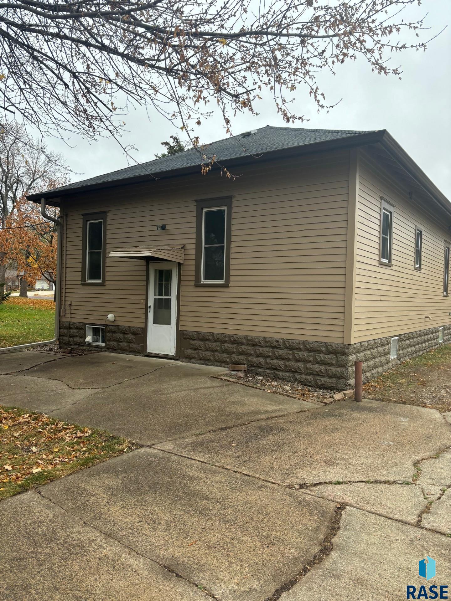 613 W 1st Ave Avenue, Lennox, South Dakota image 9