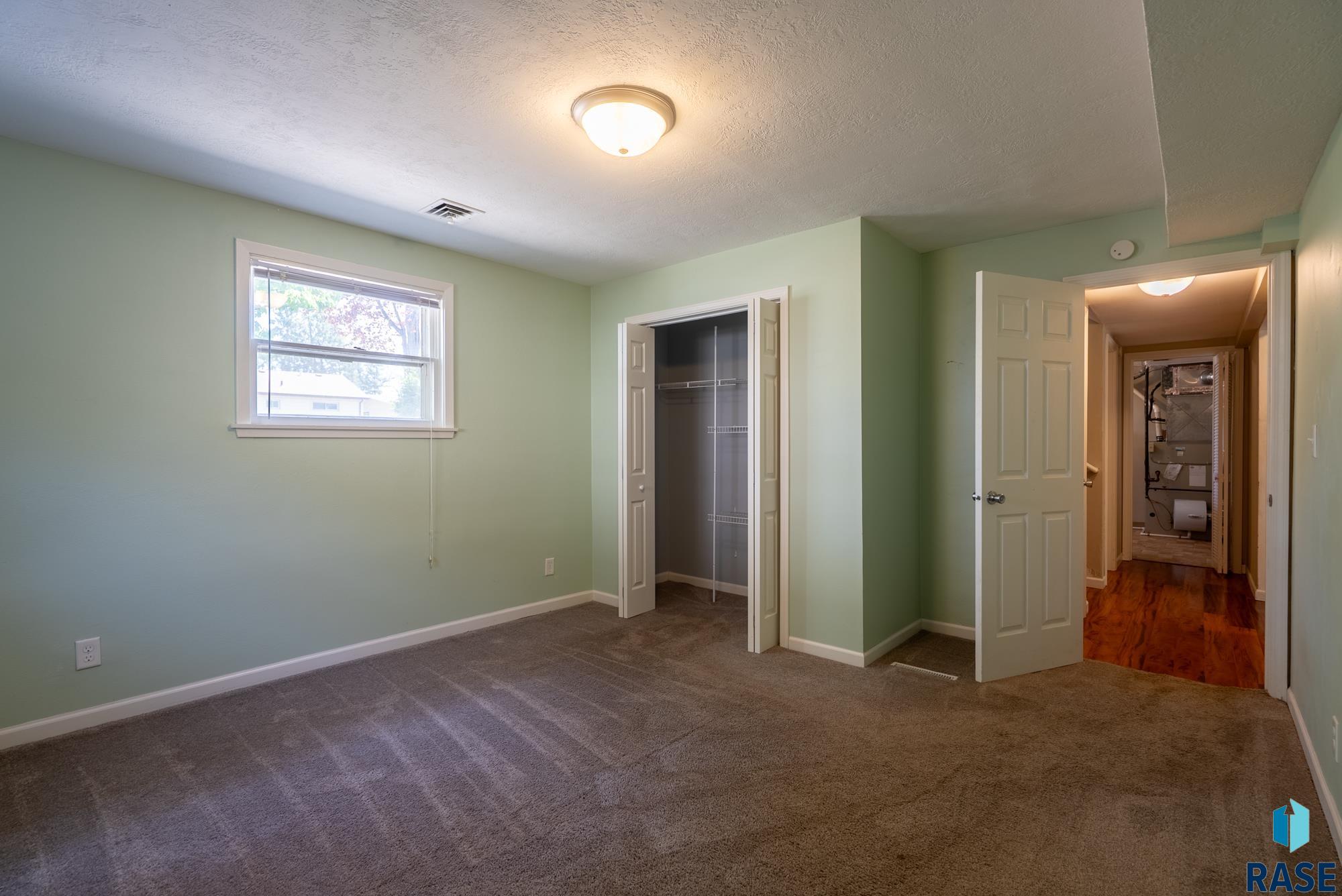 Sioux Falls, South Dakota 57105, United States, 4 Bedrooms Bedrooms, ,2 BathroomsBathrooms,Residential,Pending,184016