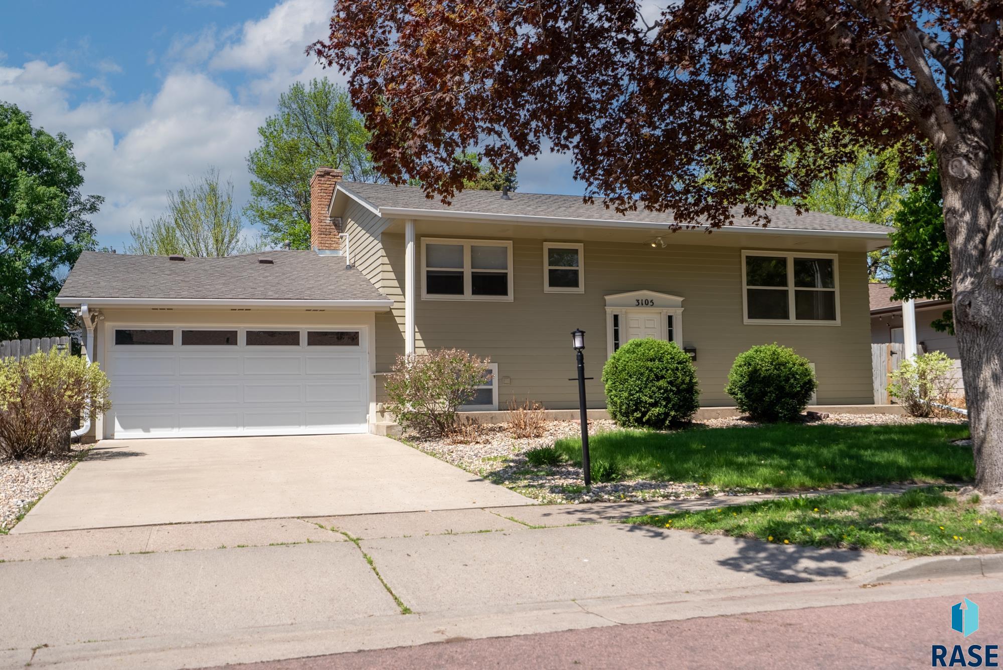 Sioux Falls, South Dakota 57105, United States, 4 Bedrooms Bedrooms, ,2 BathroomsBathrooms,Residential,Pending,184016