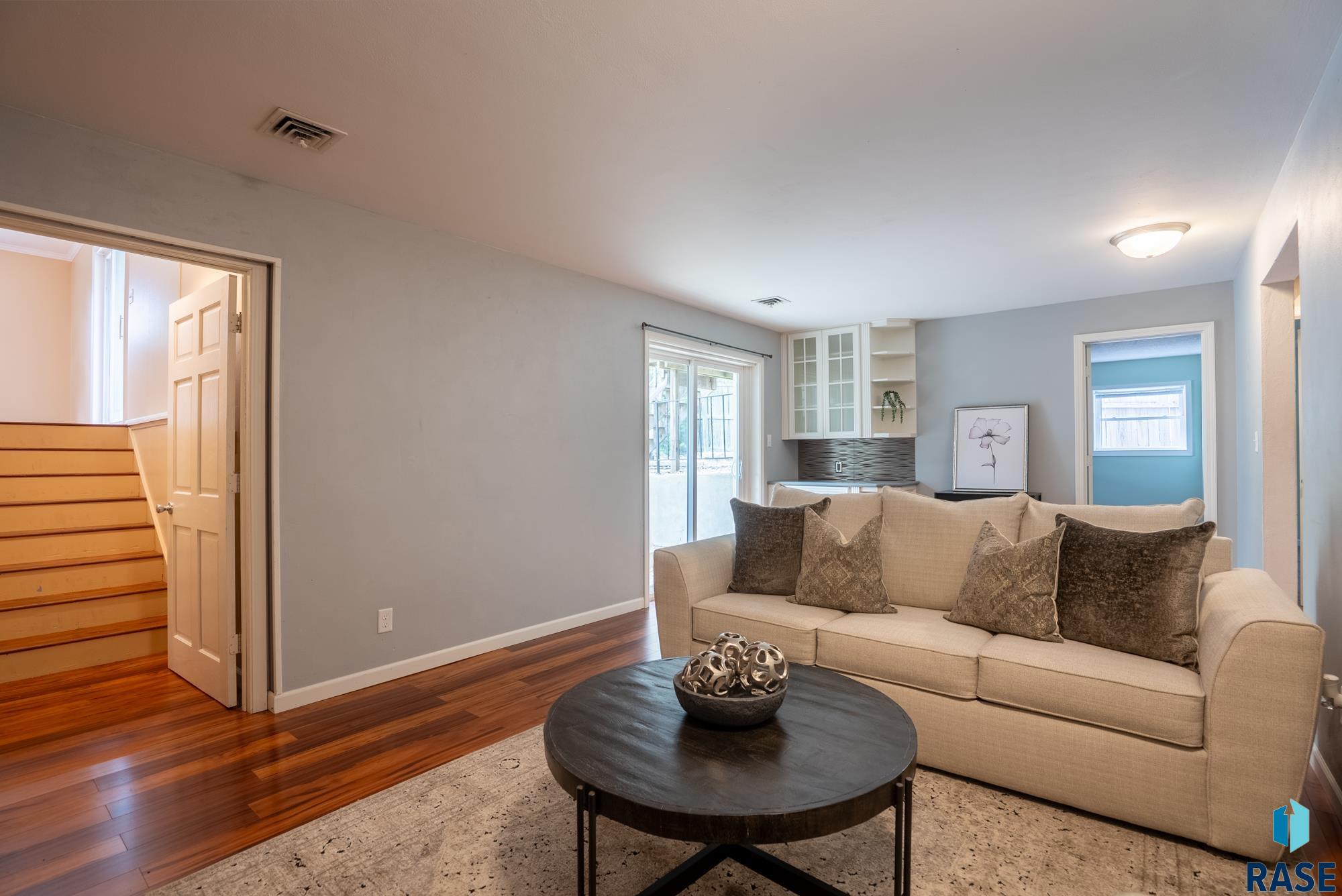 Sioux Falls, South Dakota 57105, United States, 4 Bedrooms Bedrooms, ,2 BathroomsBathrooms,Residential,Pending,184016