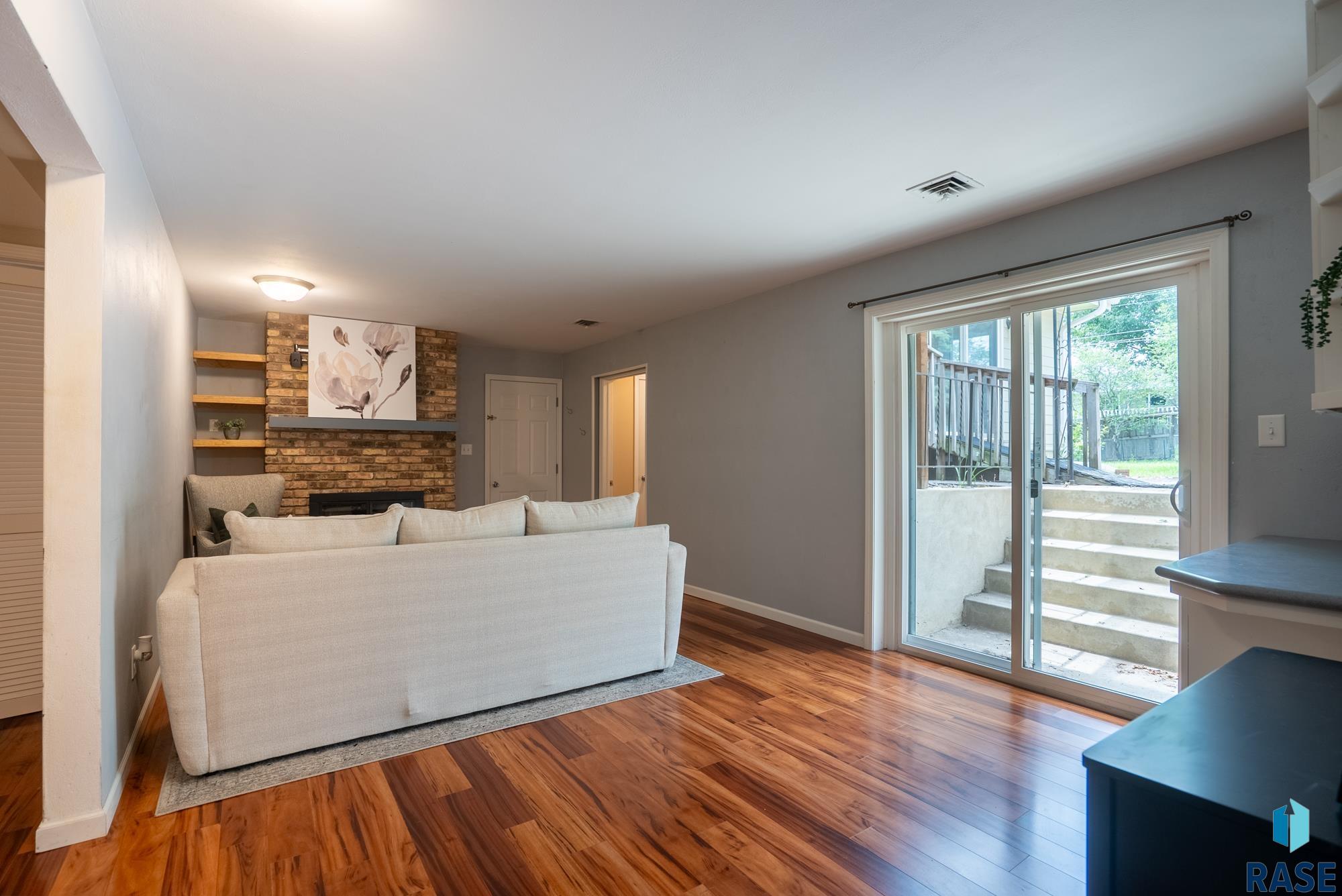 Sioux Falls, South Dakota 57105, United States, 4 Bedrooms Bedrooms, ,2 BathroomsBathrooms,Residential,Pending,184016