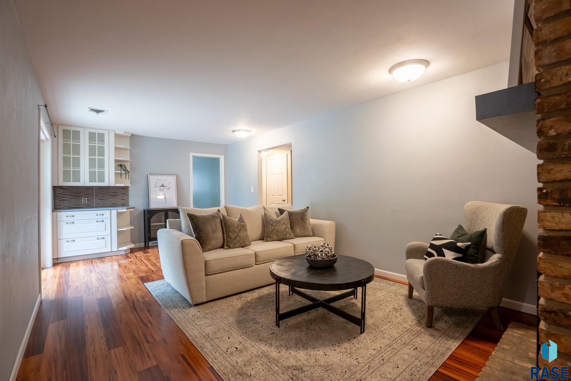 Sioux Falls, South Dakota 57105, United States, 4 Bedrooms Bedrooms, ,2 BathroomsBathrooms,Residential,Pending,184016