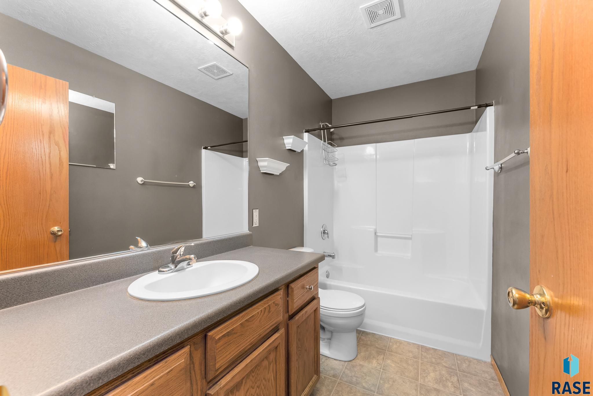 7504 W 66th St Street, Sioux Falls, South Dakota image 10