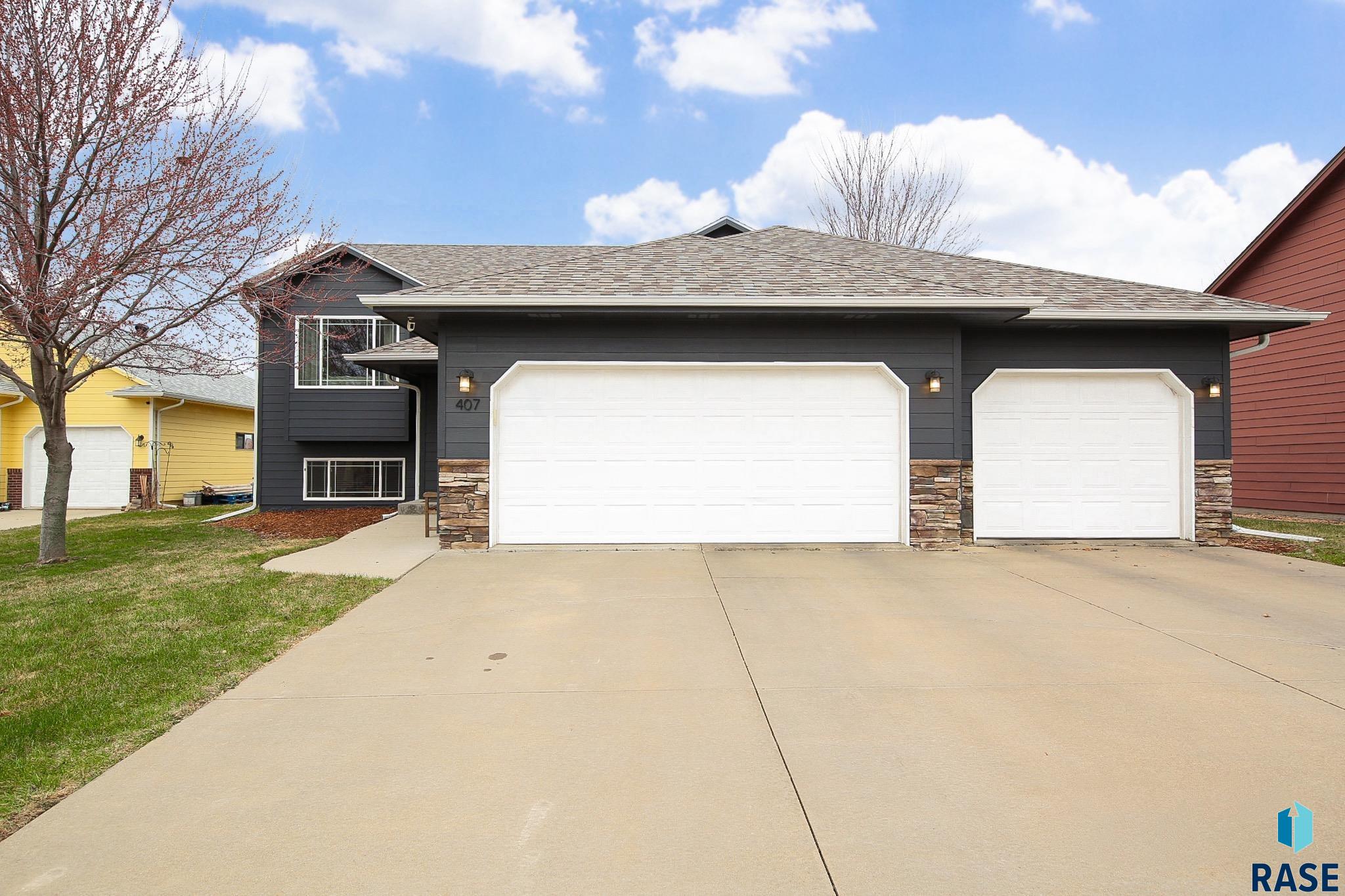 Harrisburg, South Dakota 57032, United States, 4 Bedrooms Bedrooms, ,3 BathroomsBathrooms,Residential,Active,157456