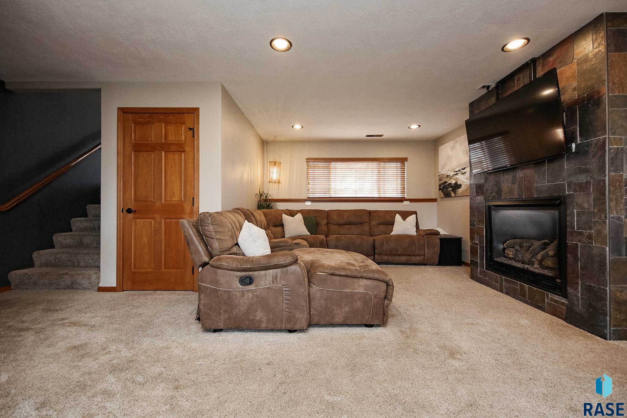 Harrisburg, South Dakota 57032, United States, 4 Bedrooms Bedrooms, ,3 BathroomsBathrooms,Residential,Active,157456