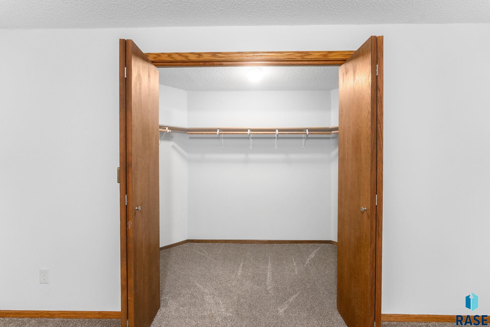 204 E 9th St Street, Crooks, New Jersey image 31
