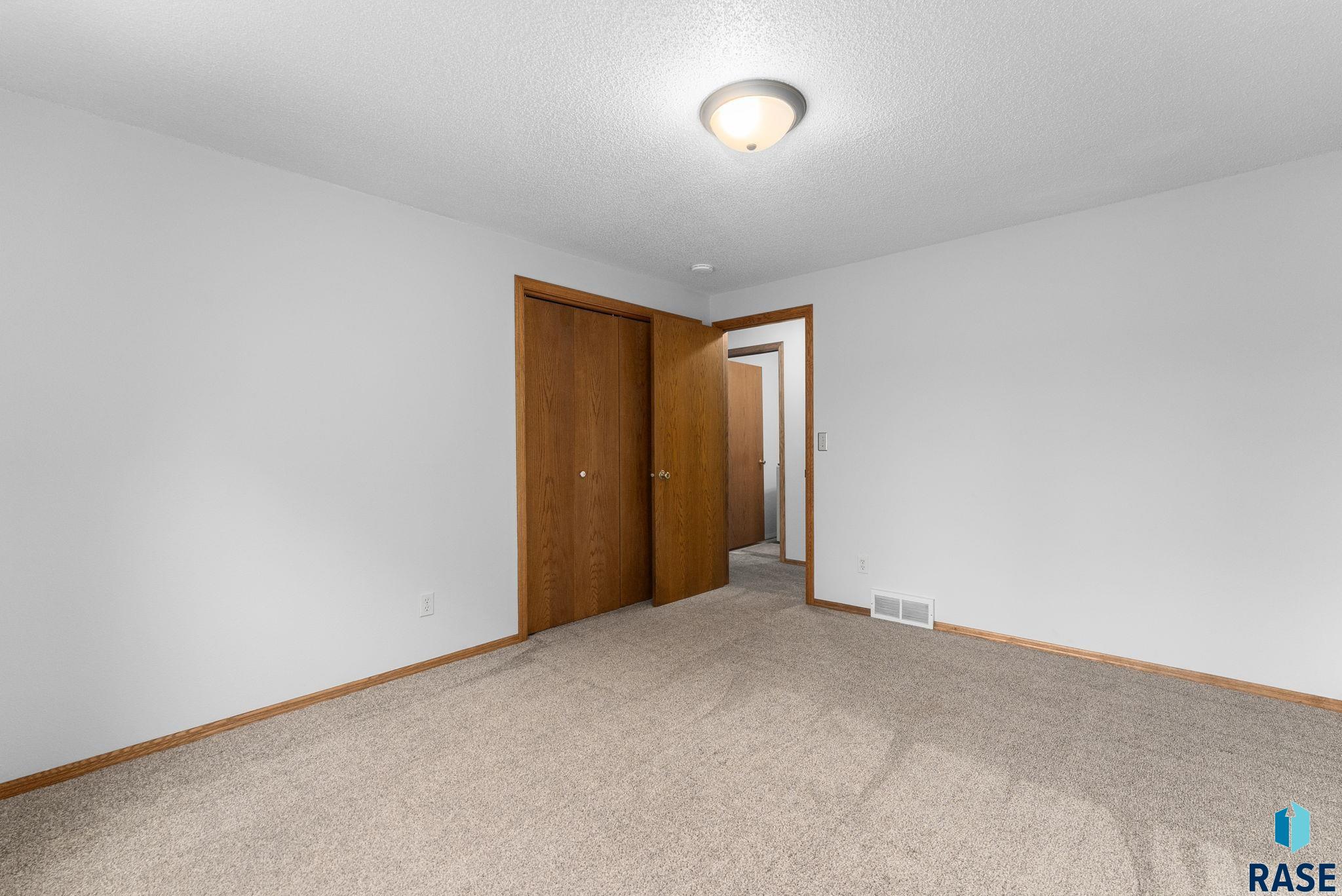 204 E 9th St Street, Crooks, New Jersey image 35