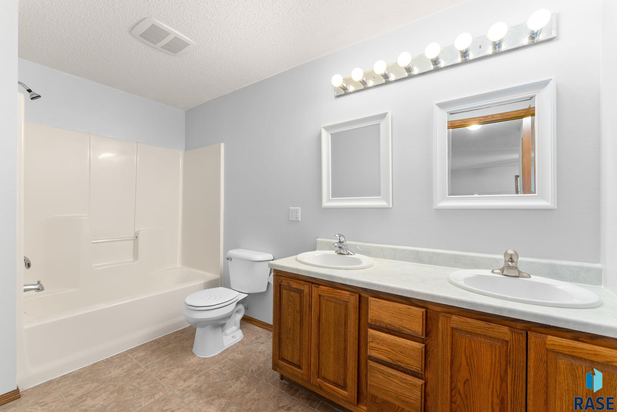 204 E 9th St Street, Crooks, New Jersey image 33