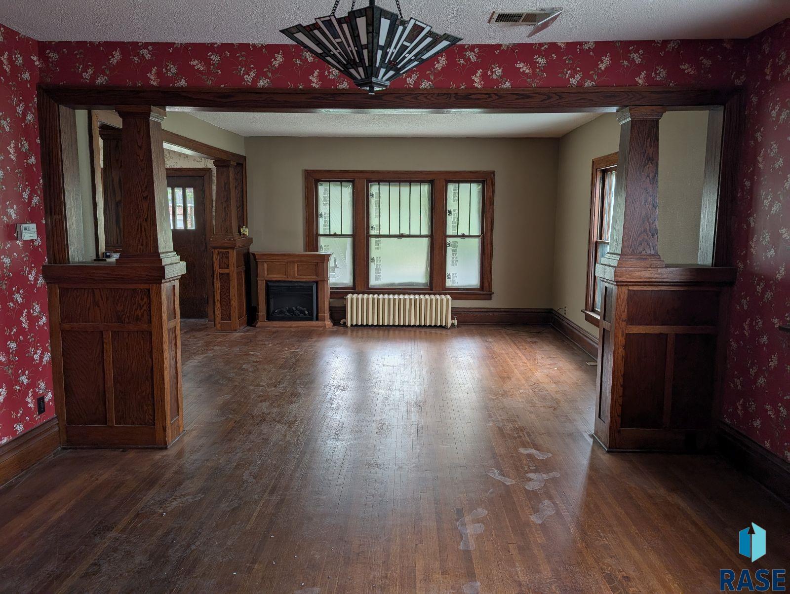 302 E 19th St Street, Sioux Falls, New Jersey image 1